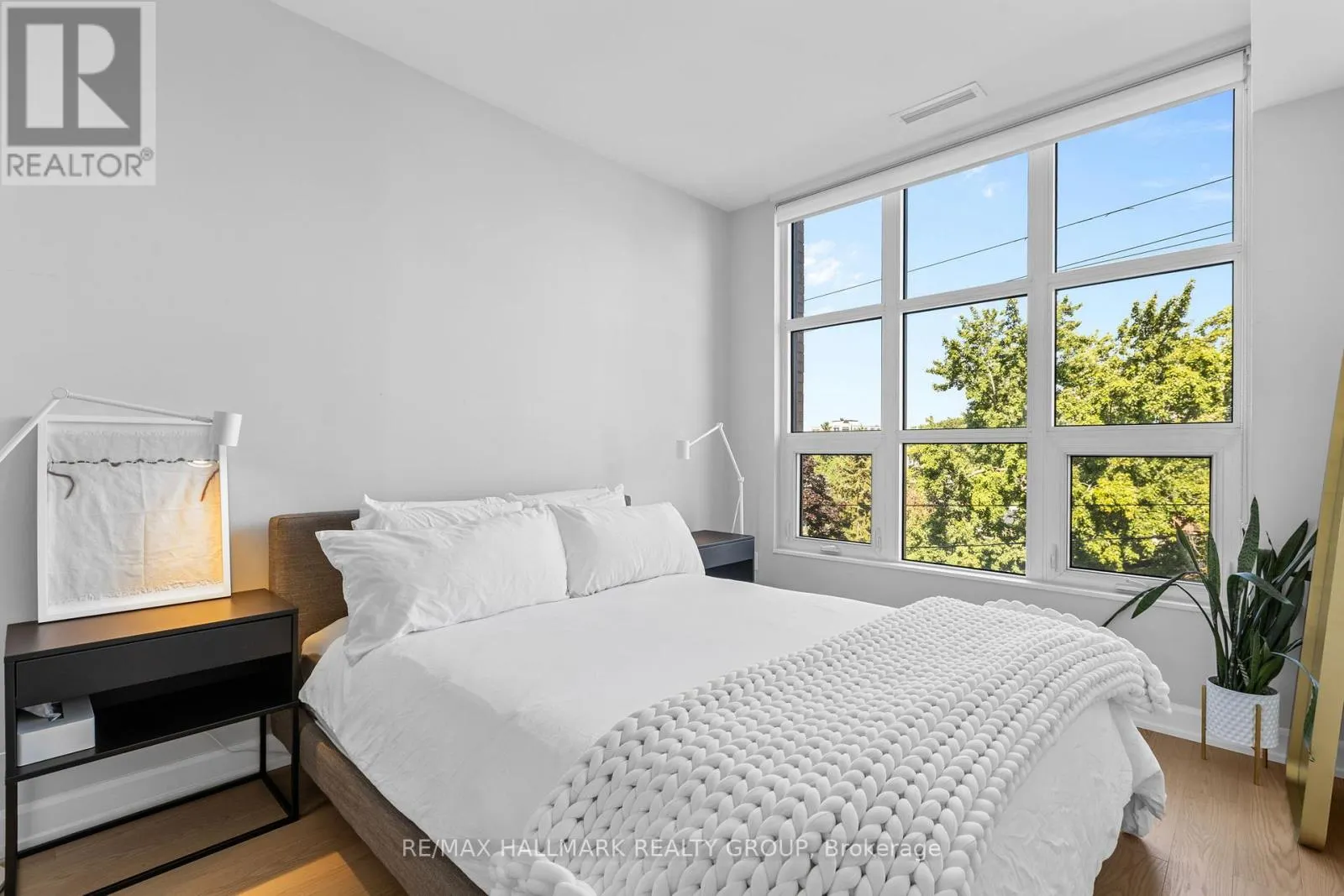 311 - 10 ROSEMOUNT AVENUE