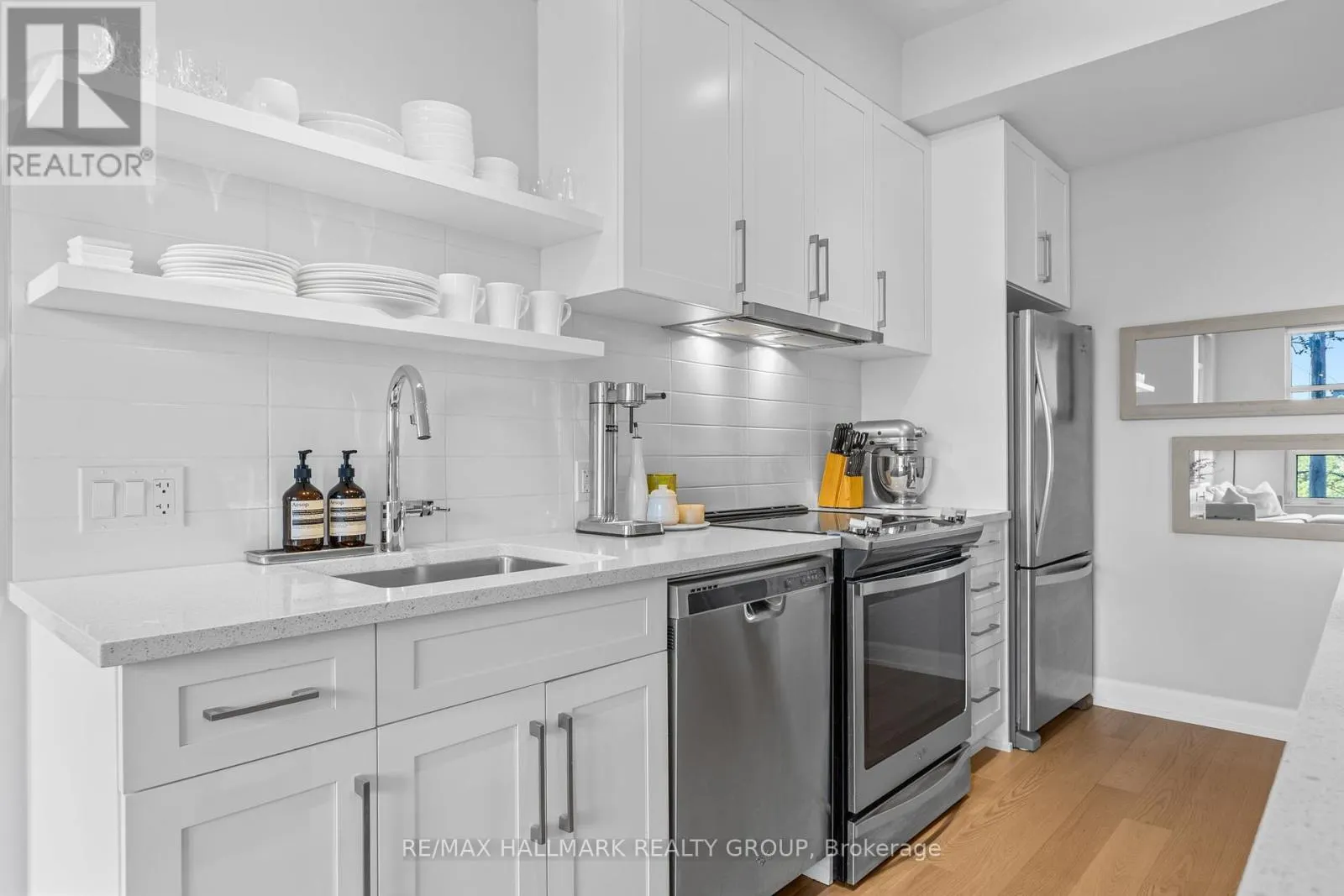311 - 10 ROSEMOUNT AVENUE