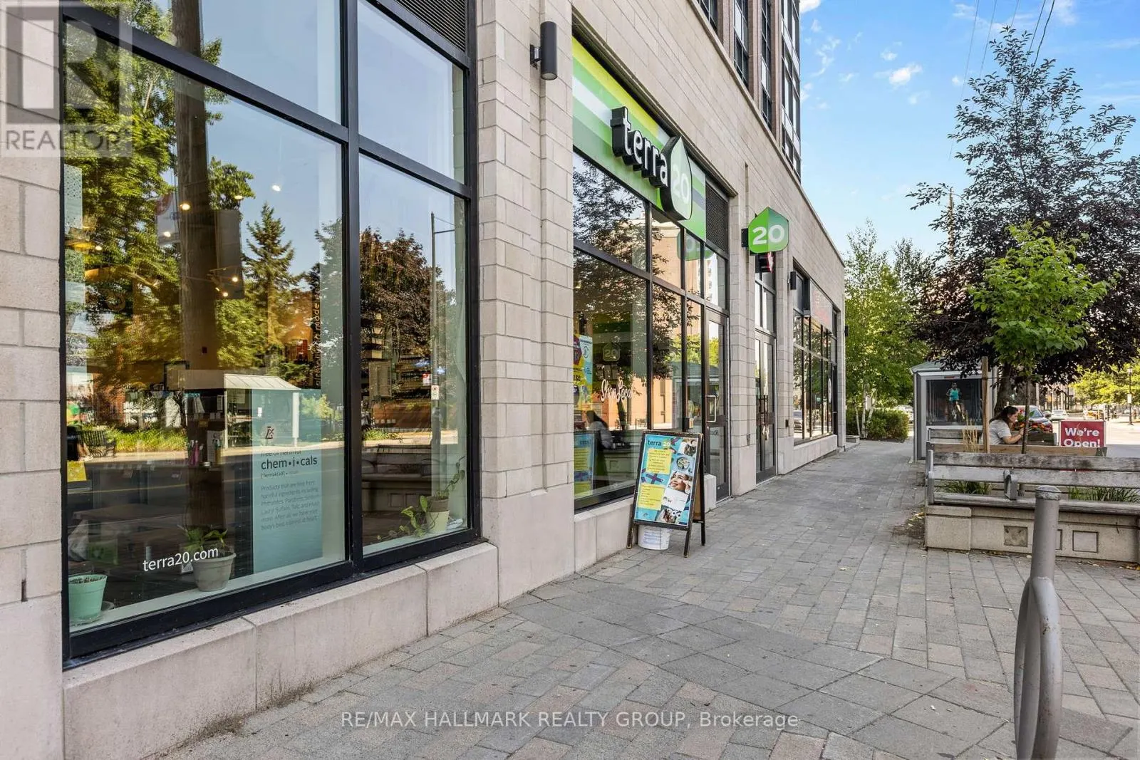 311 - 10 ROSEMOUNT AVENUE