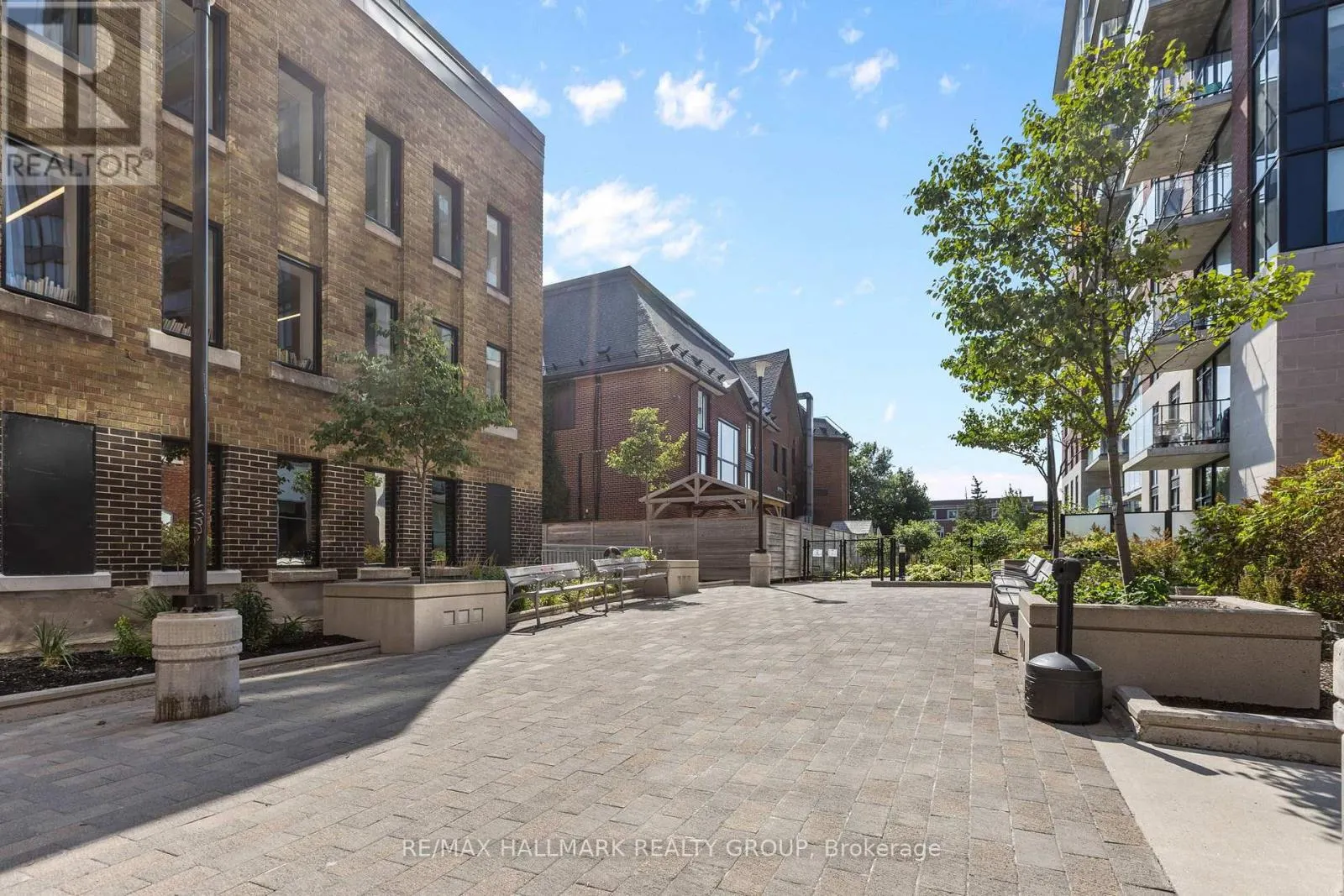 311 - 10 ROSEMOUNT AVENUE