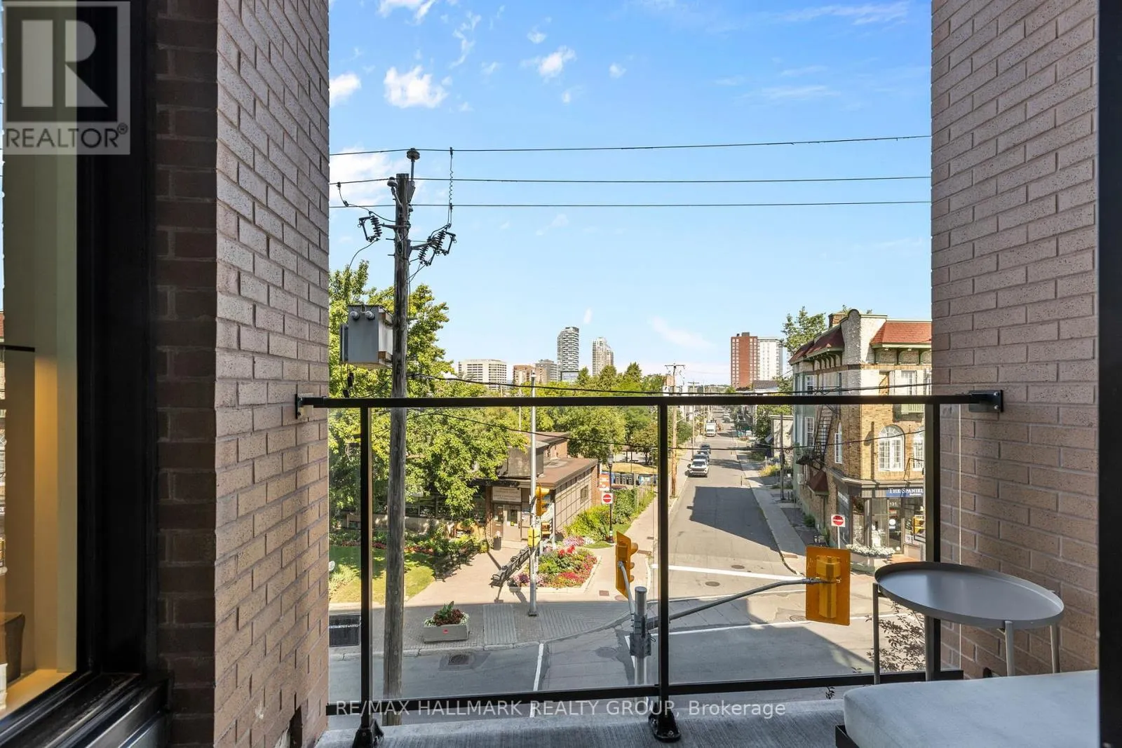 311 - 10 ROSEMOUNT AVENUE