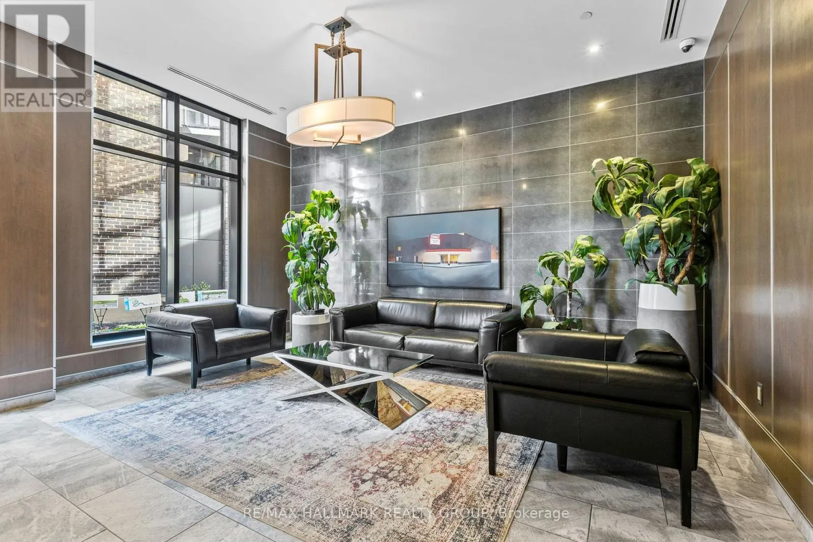 311 - 10 ROSEMOUNT AVENUE