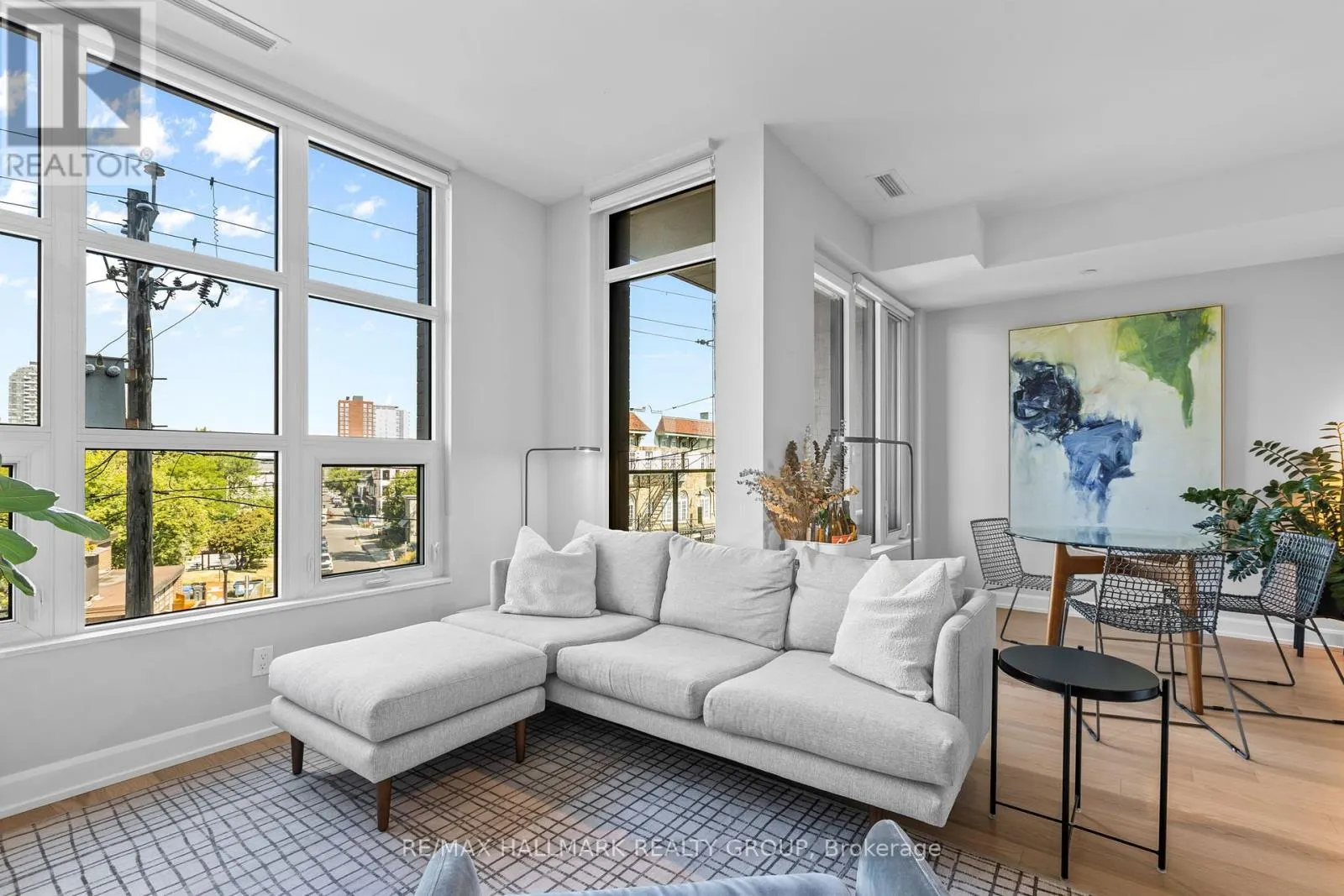 311 - 10 ROSEMOUNT AVENUE