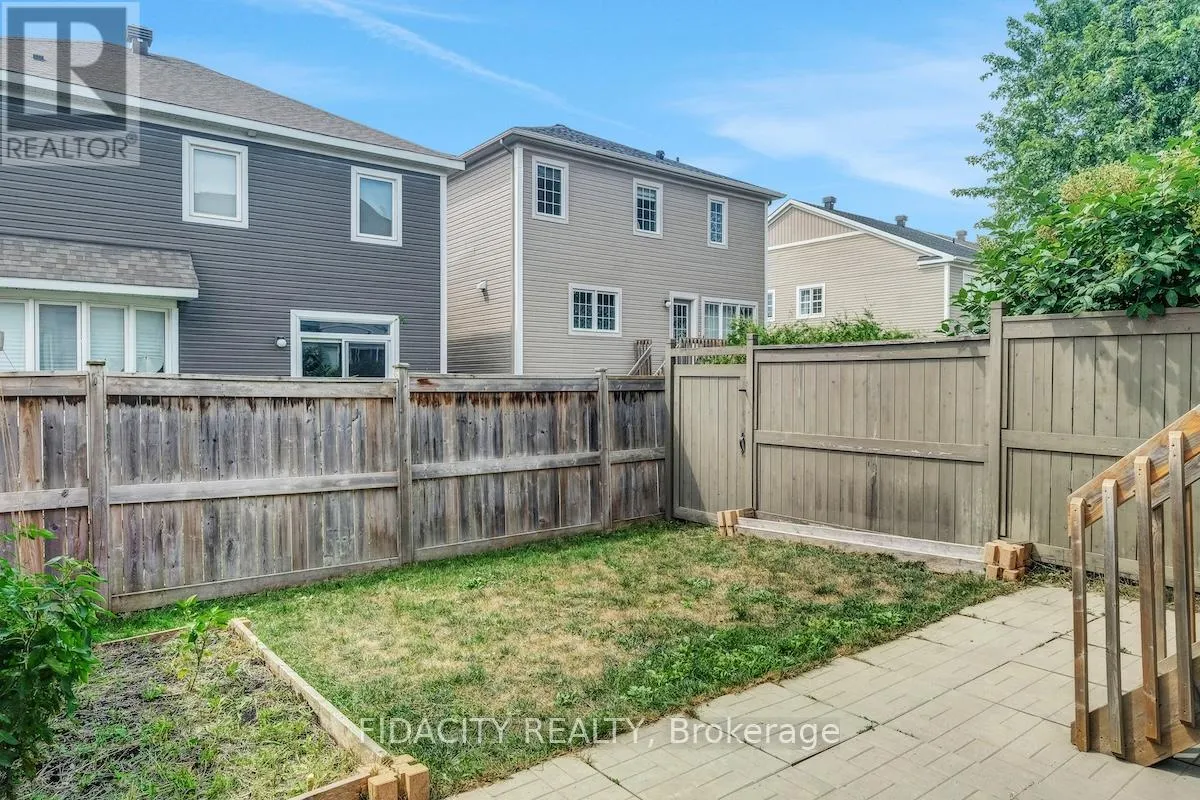 525 FOXLIGHT CIRCLE