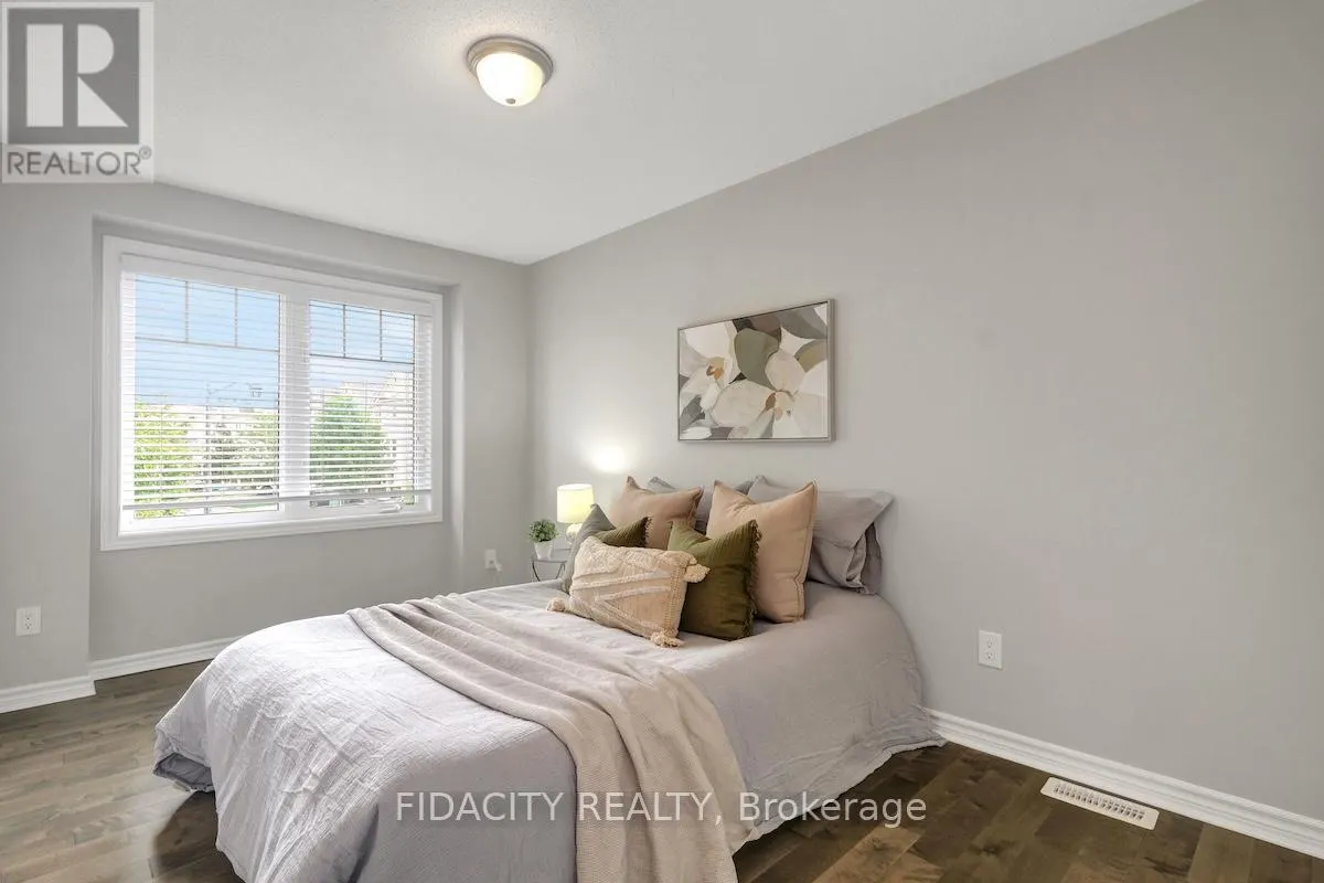 525 FOXLIGHT CIRCLE