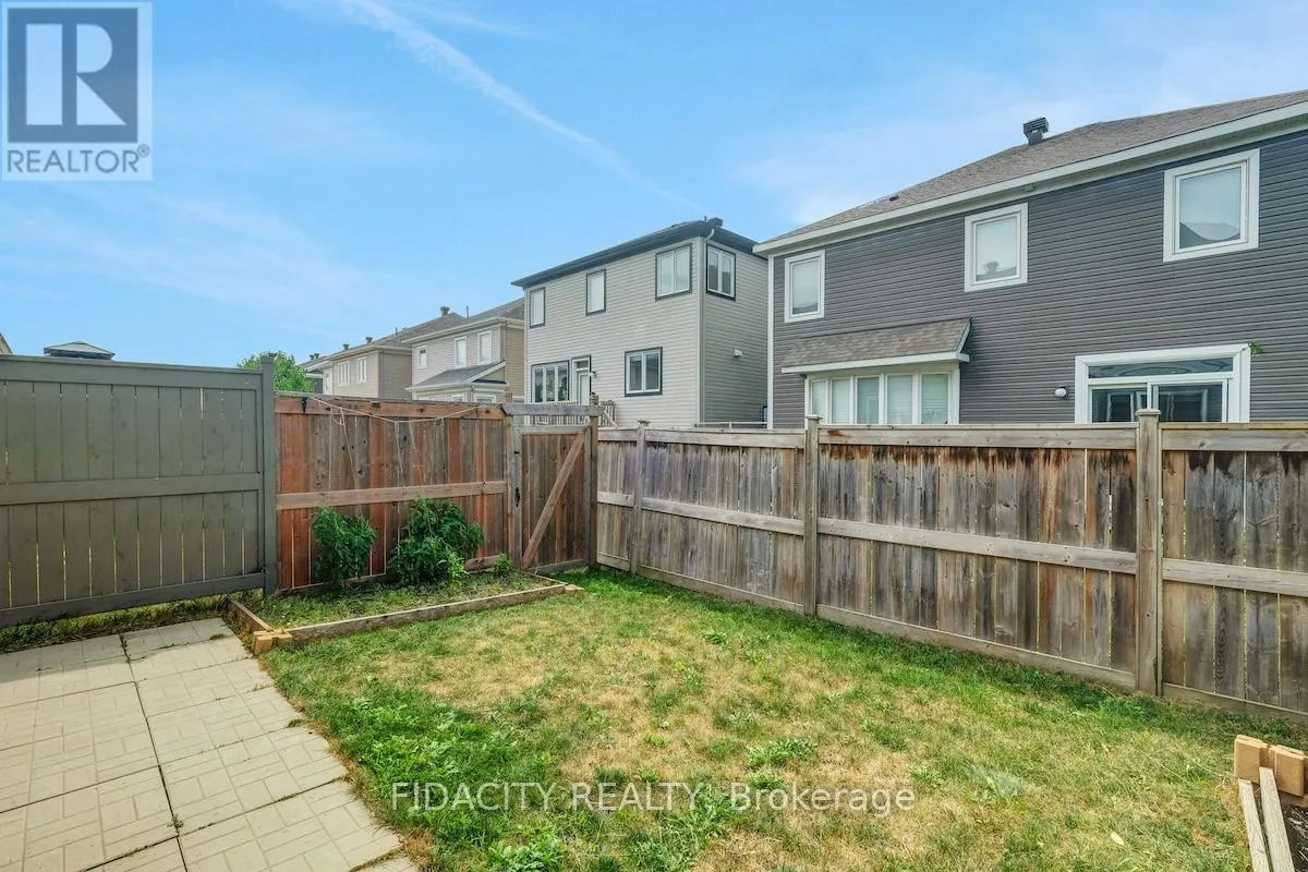 525 FOXLIGHT CIRCLE