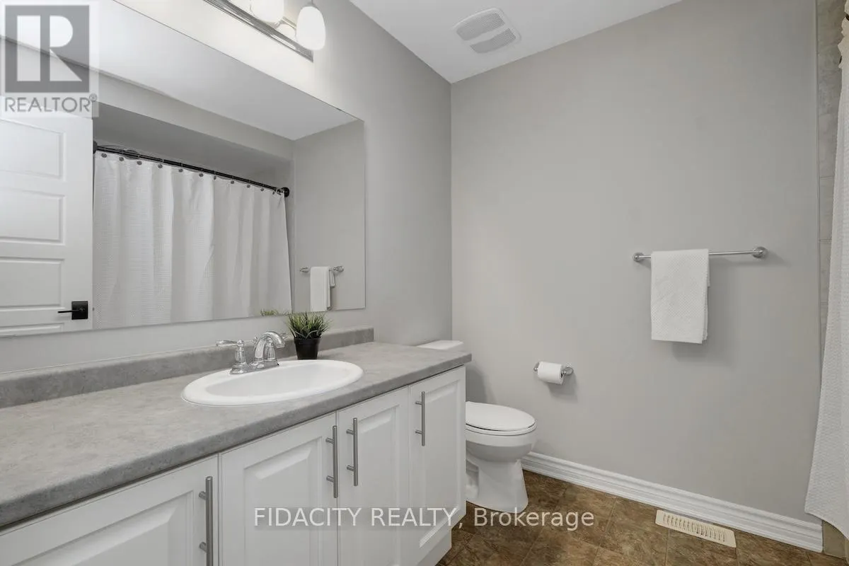 525 FOXLIGHT CIRCLE