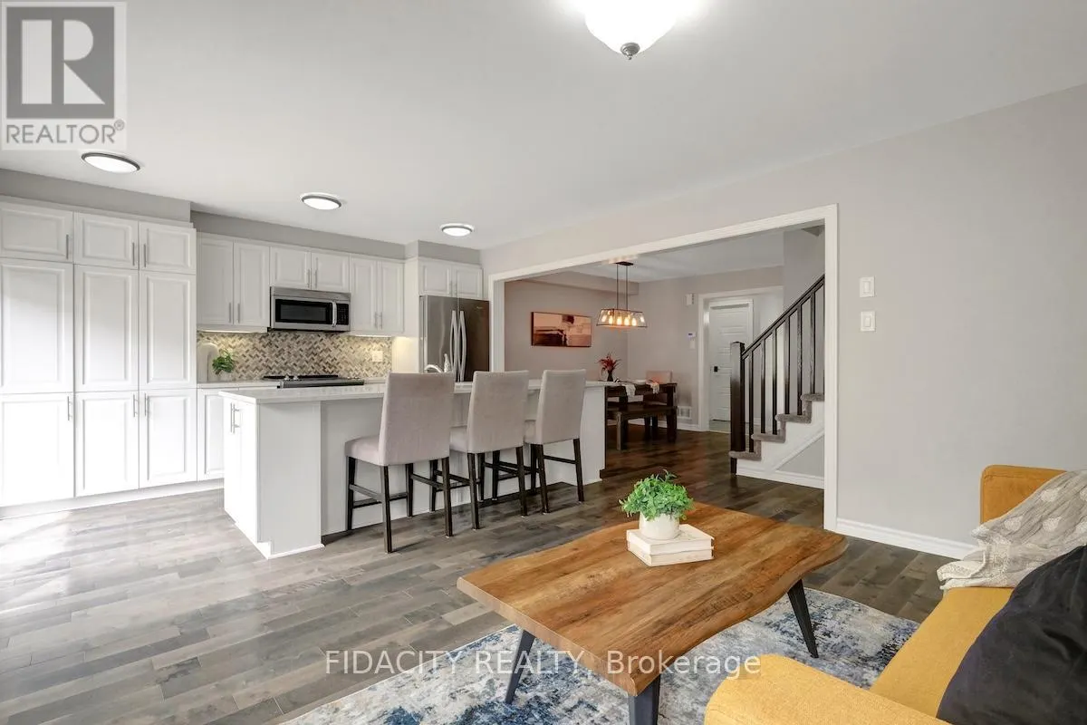 525 FOXLIGHT CIRCLE