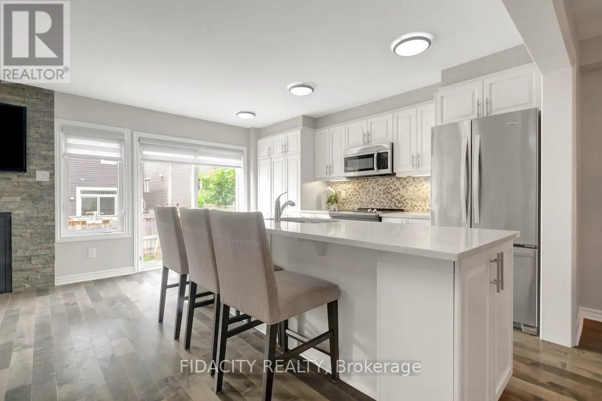 525 FOXLIGHT CIRCLE