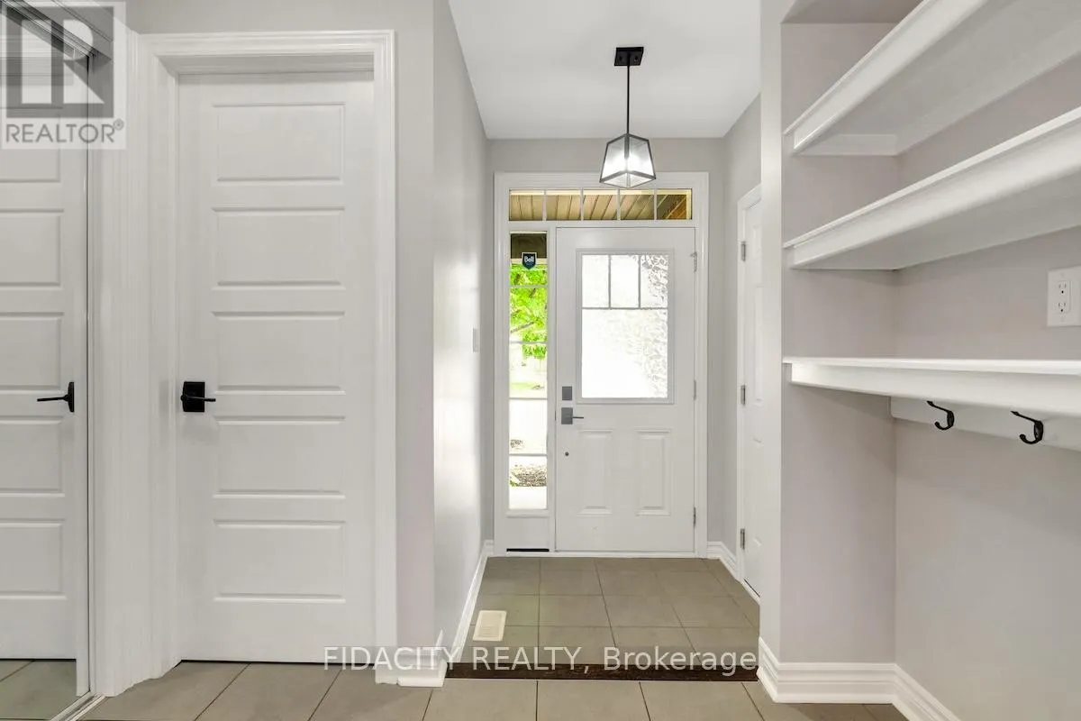525 FOXLIGHT CIRCLE