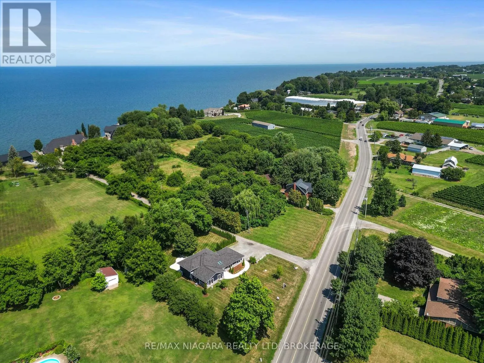792 LAKESHORE ROAD