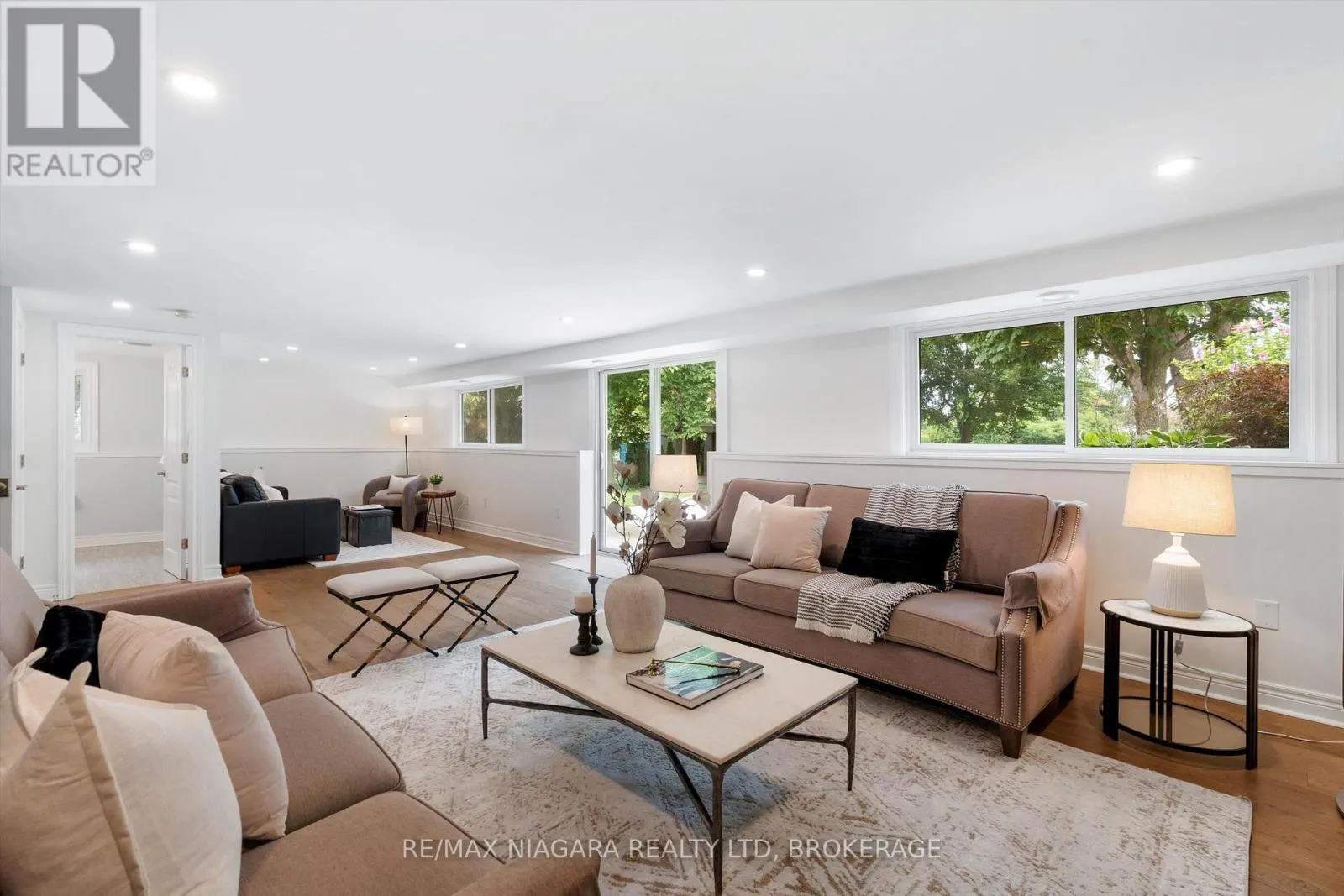 792 LAKESHORE ROAD