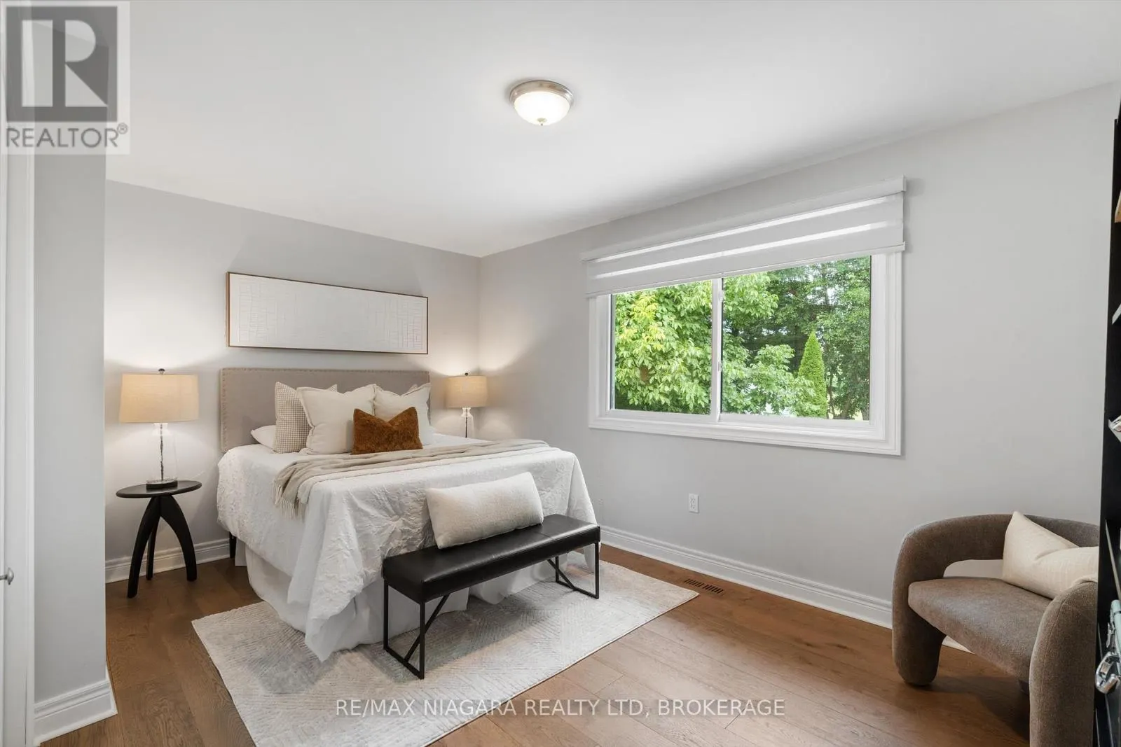 792 LAKESHORE ROAD