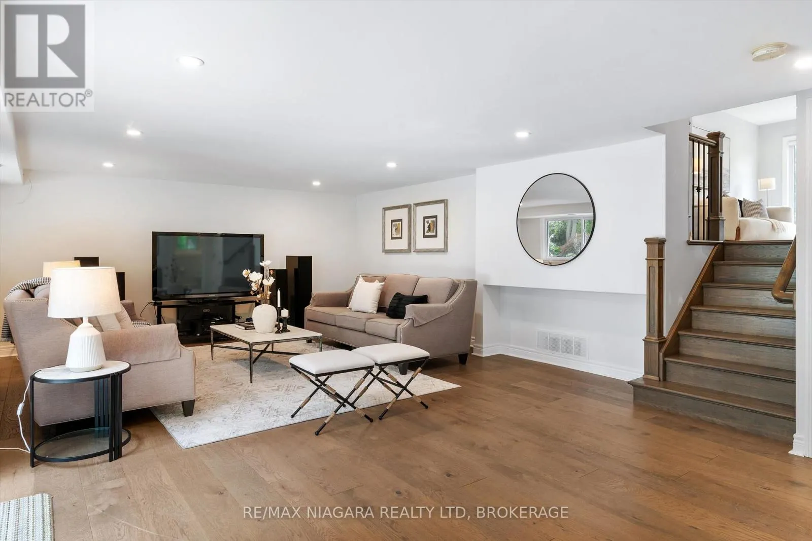 792 LAKESHORE ROAD