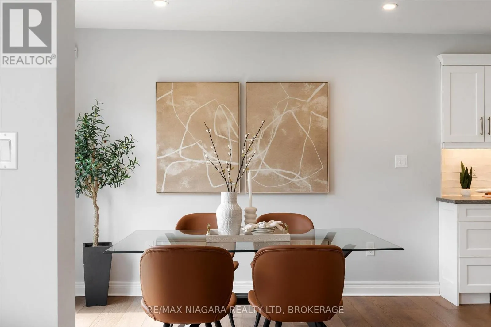 792 LAKESHORE ROAD