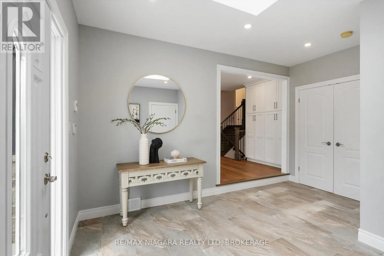 792 LAKESHORE ROAD