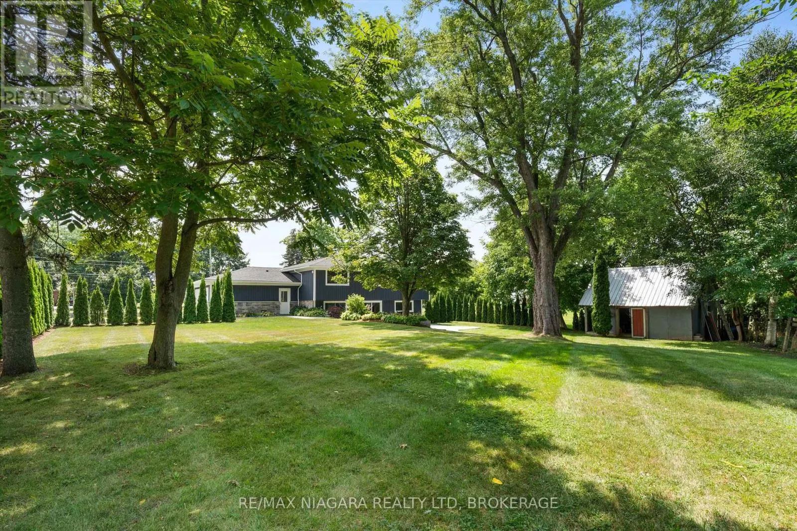 792 LAKESHORE ROAD