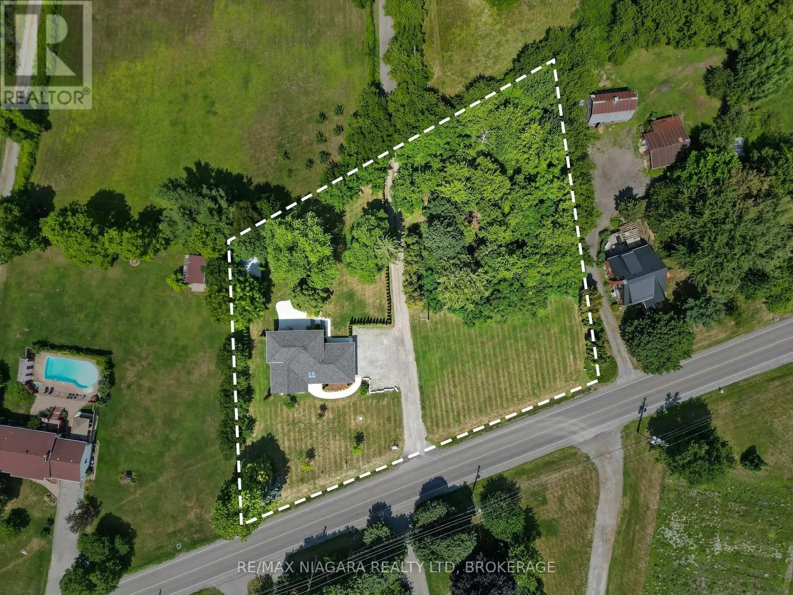 792 LAKESHORE ROAD