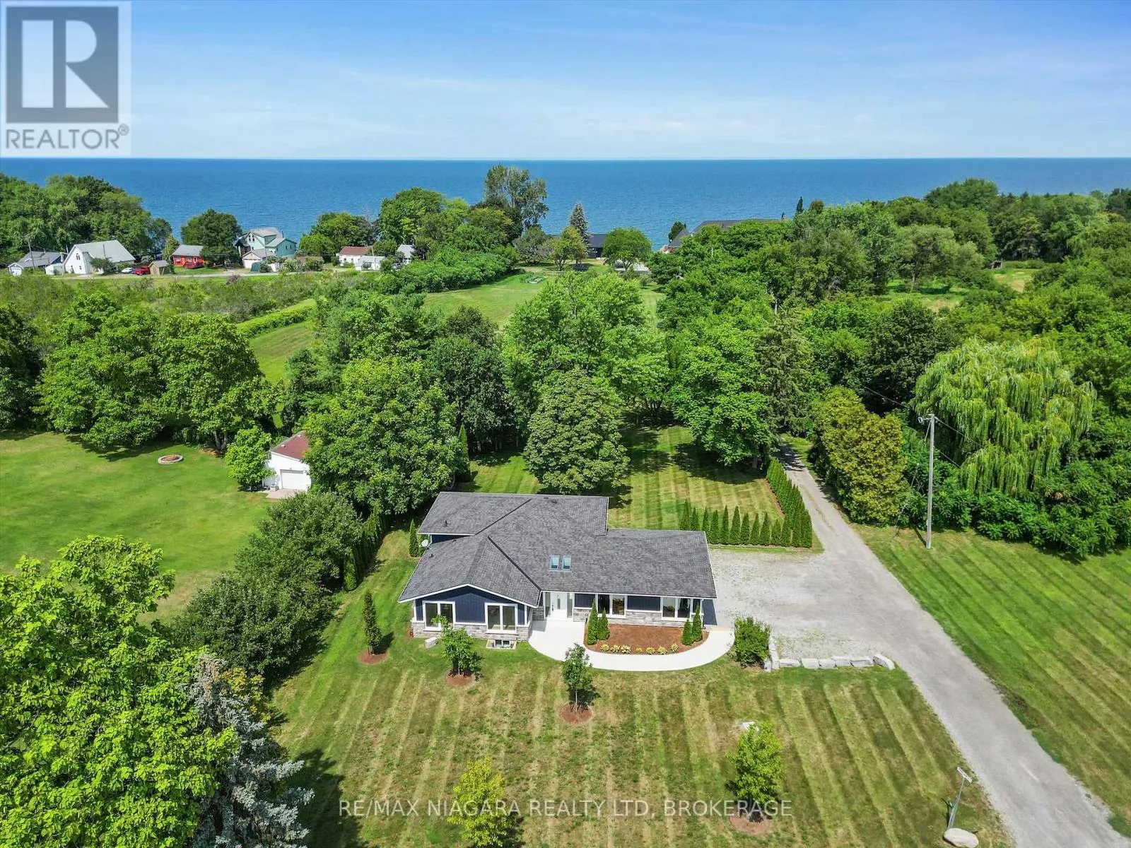 792 LAKESHORE ROAD