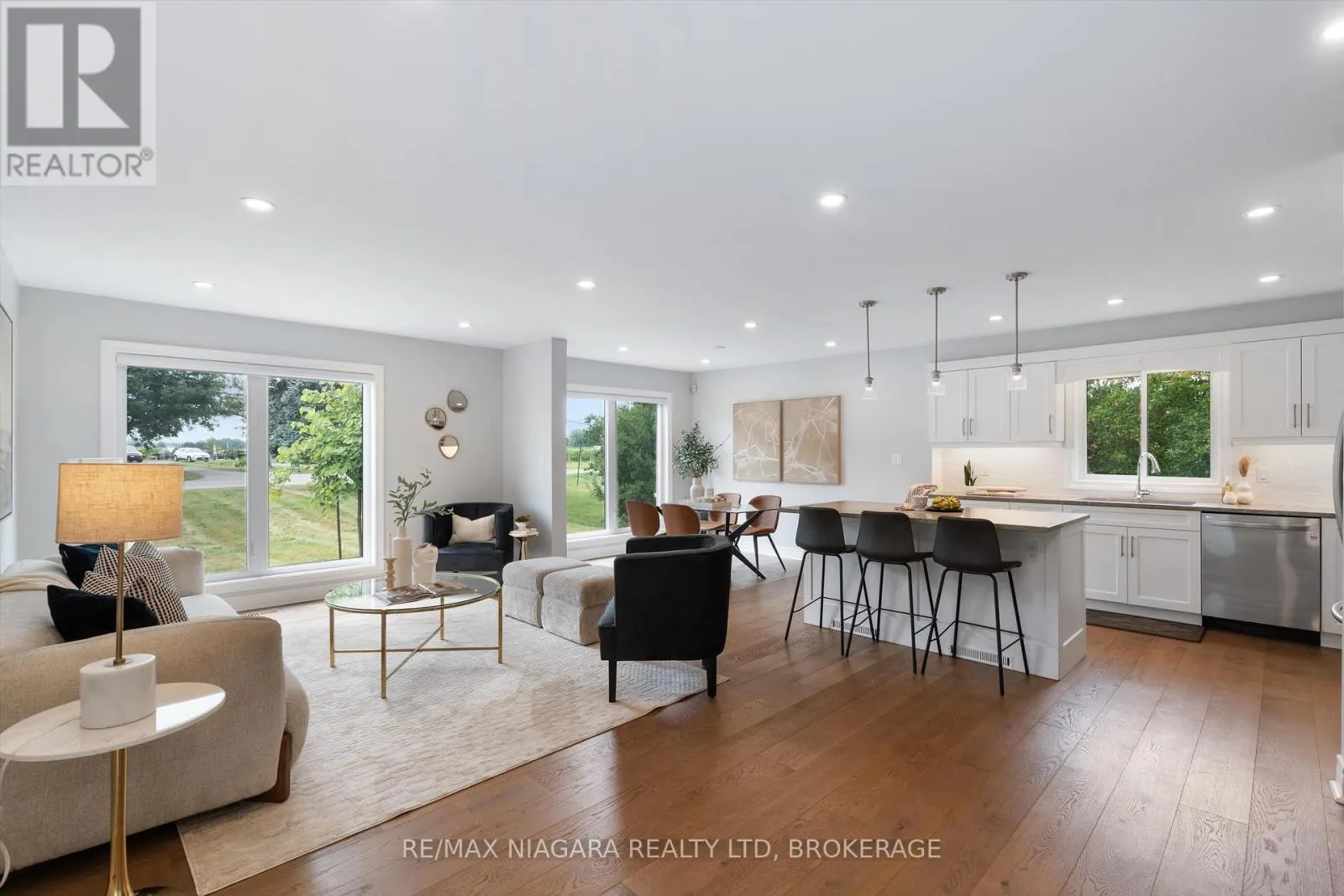 792 LAKESHORE ROAD