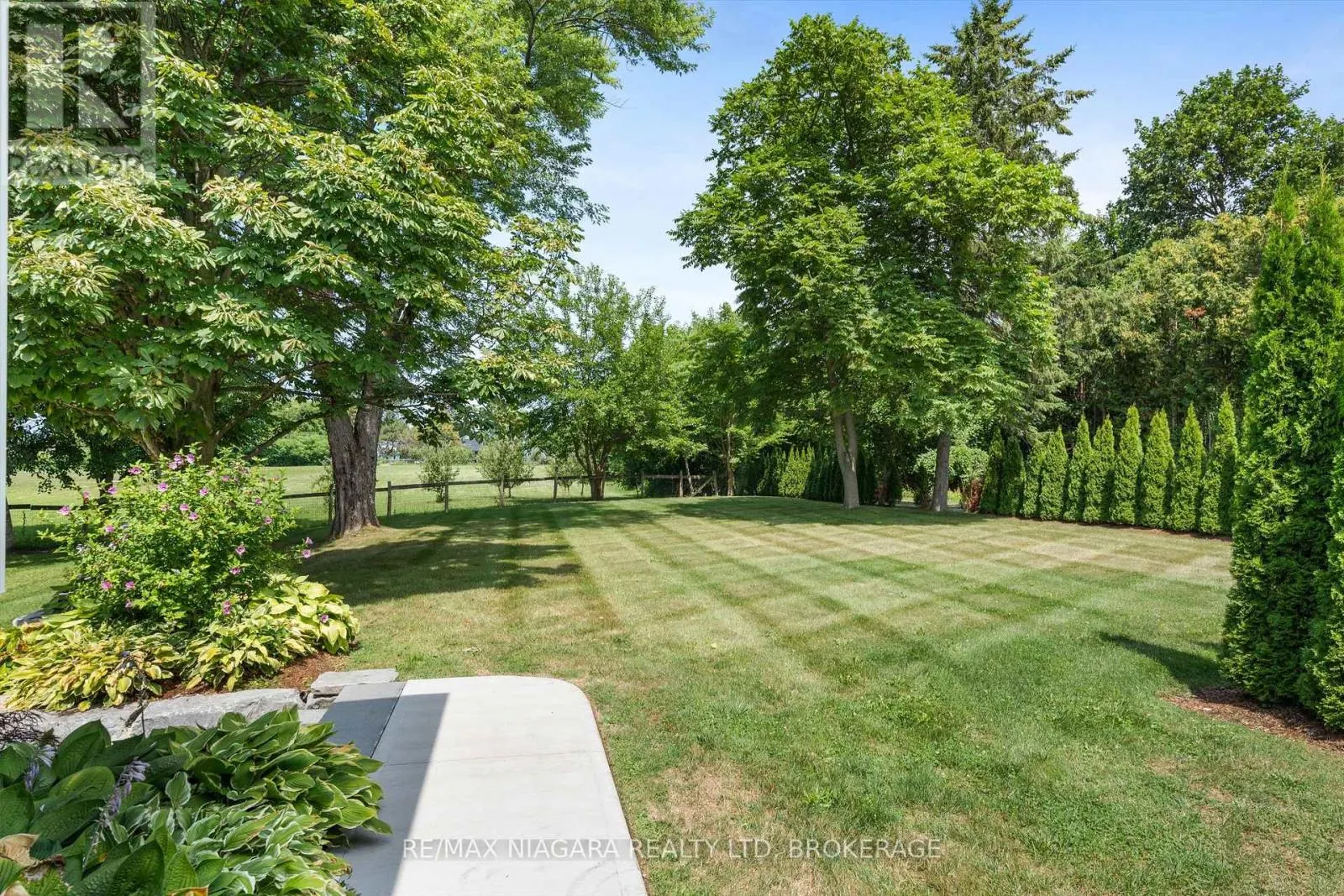 792 LAKESHORE ROAD