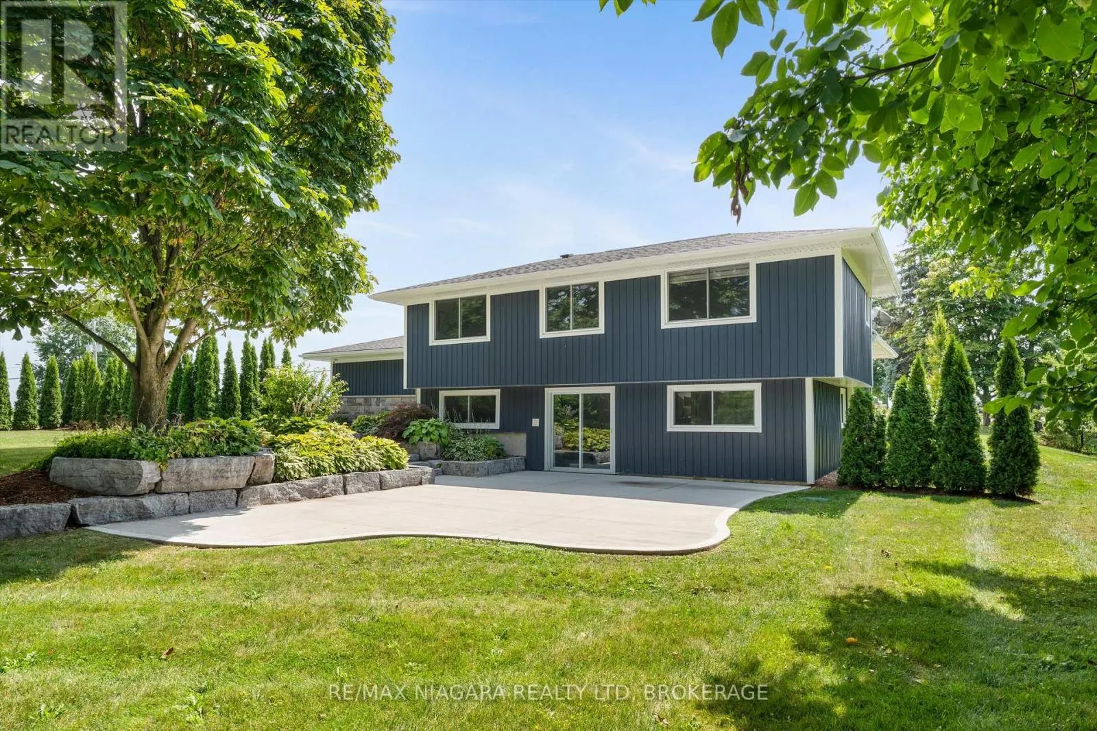 792 LAKESHORE ROAD