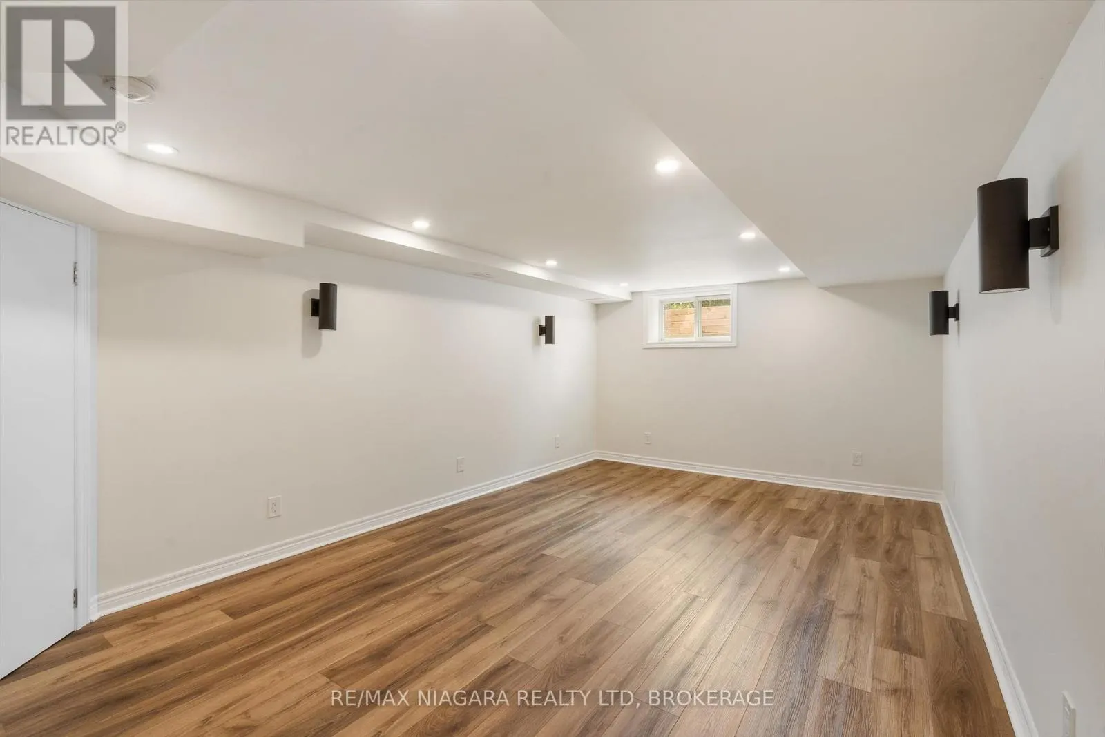 792 LAKESHORE ROAD