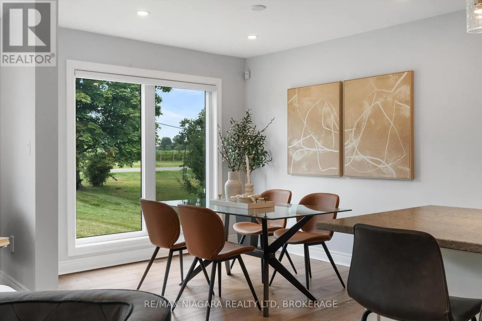792 LAKESHORE ROAD