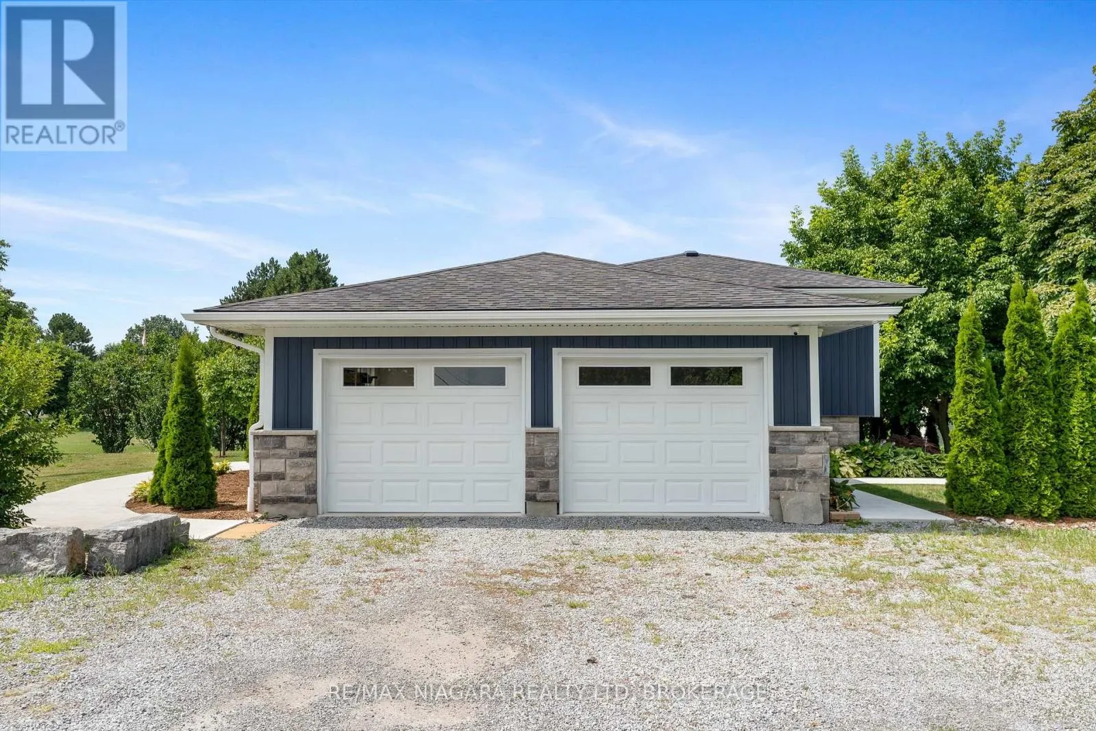 792 LAKESHORE ROAD