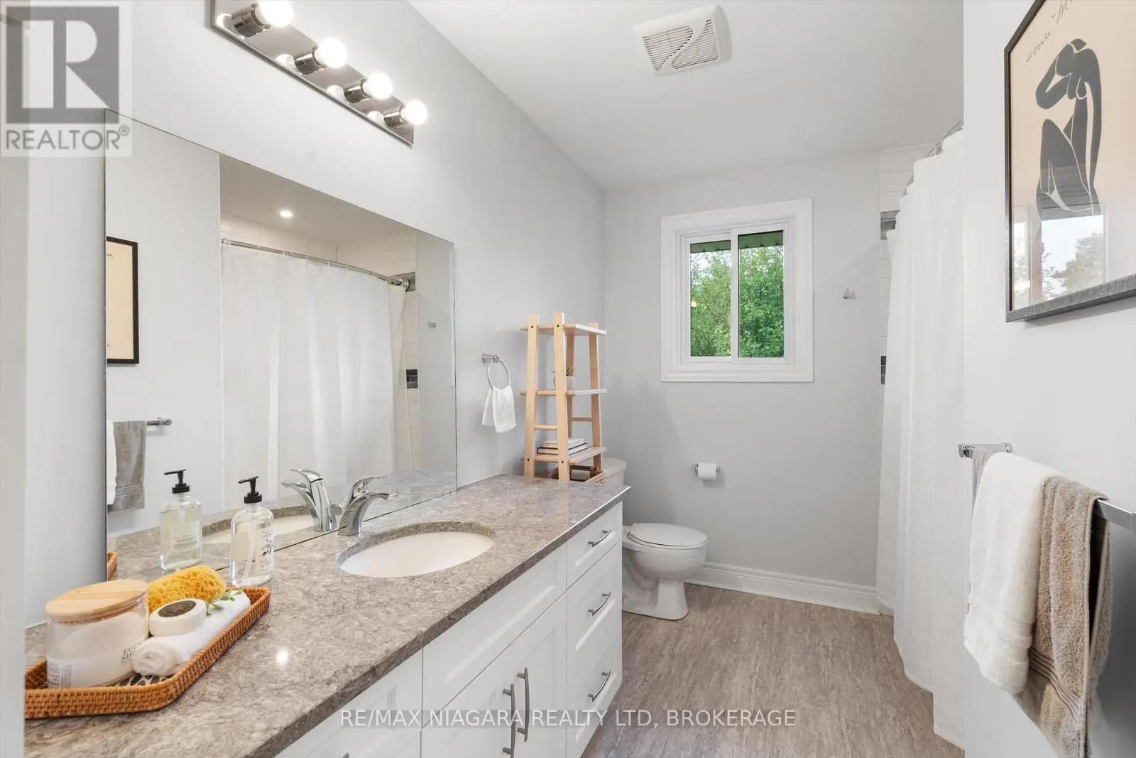 792 LAKESHORE ROAD