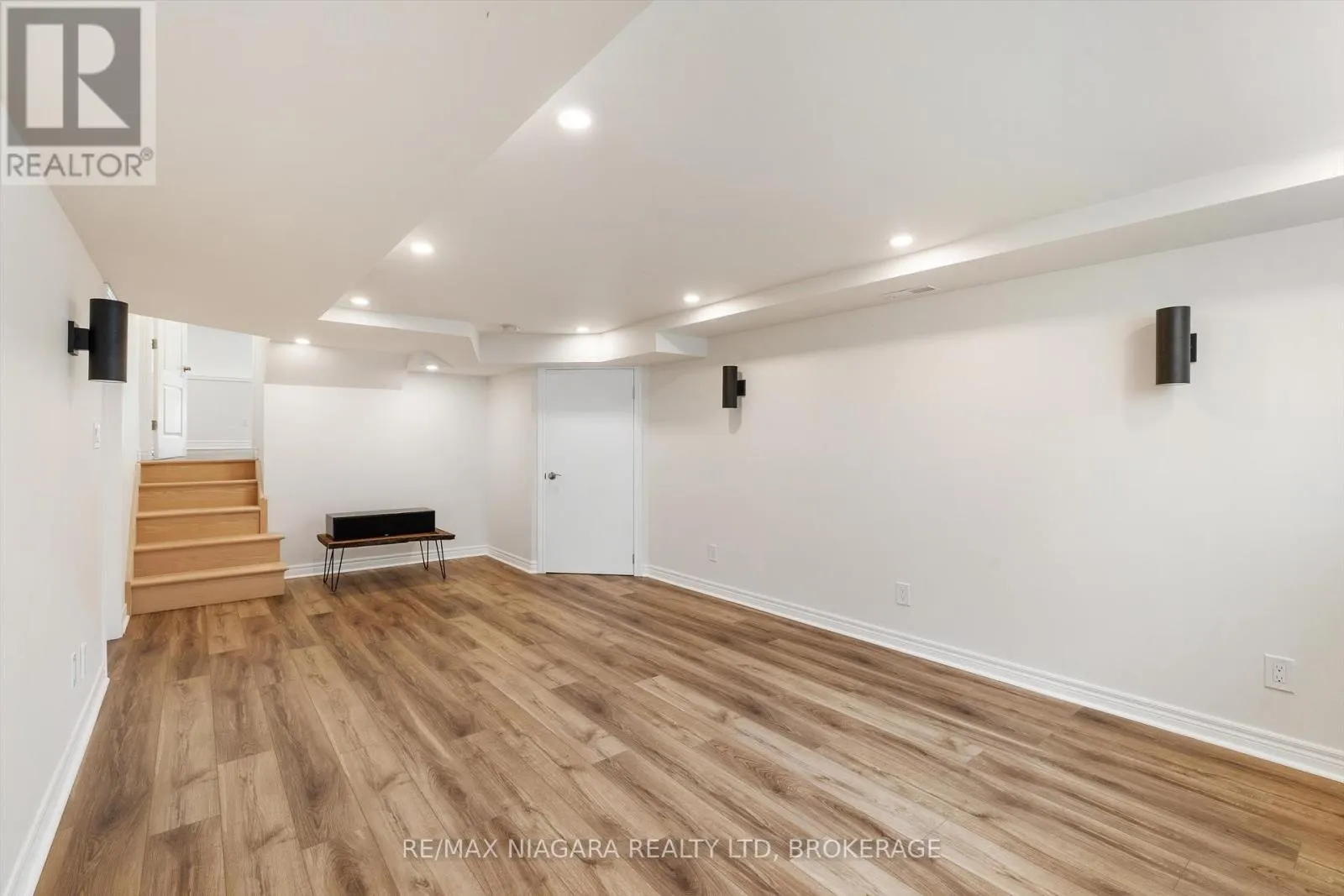 792 LAKESHORE ROAD