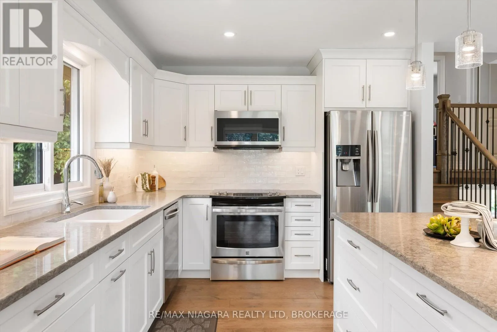 792 LAKESHORE ROAD