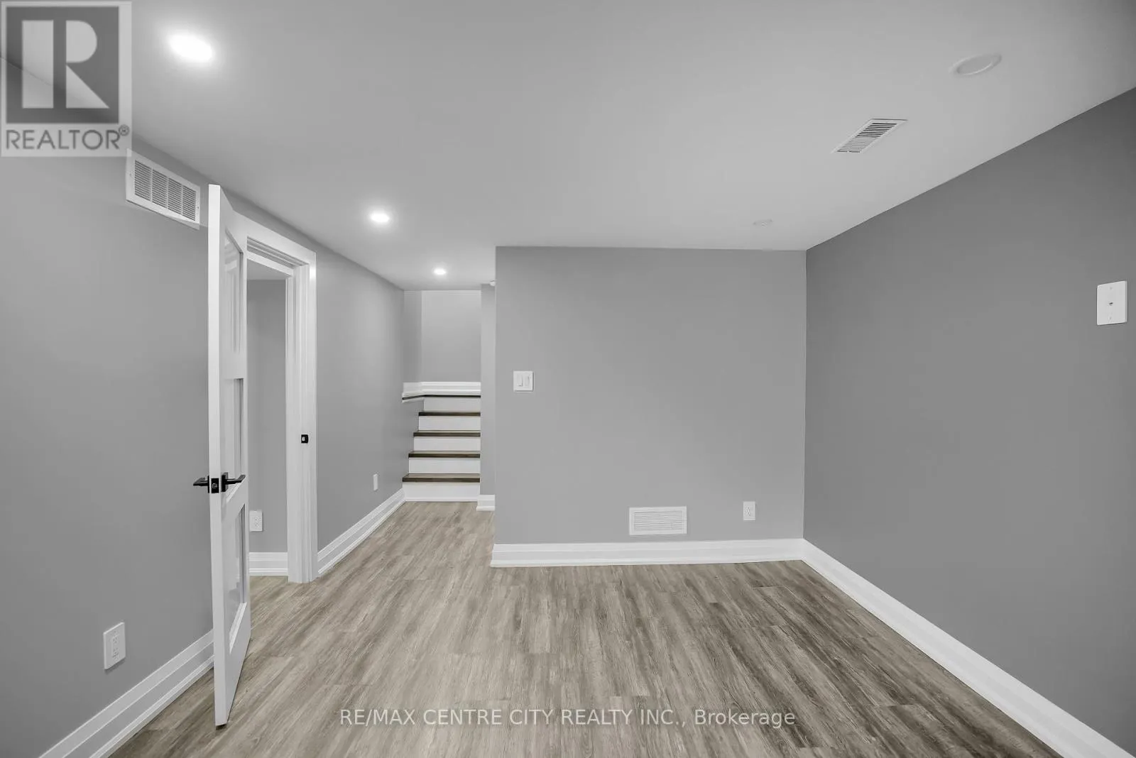700 GLENGYLE CRESCENT