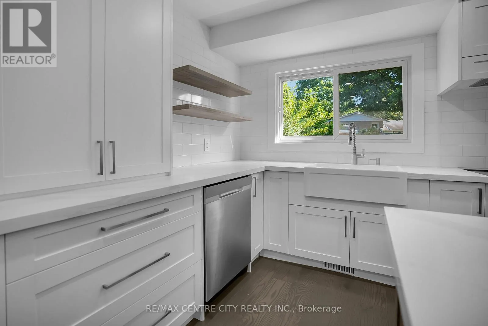 700 GLENGYLE CRESCENT