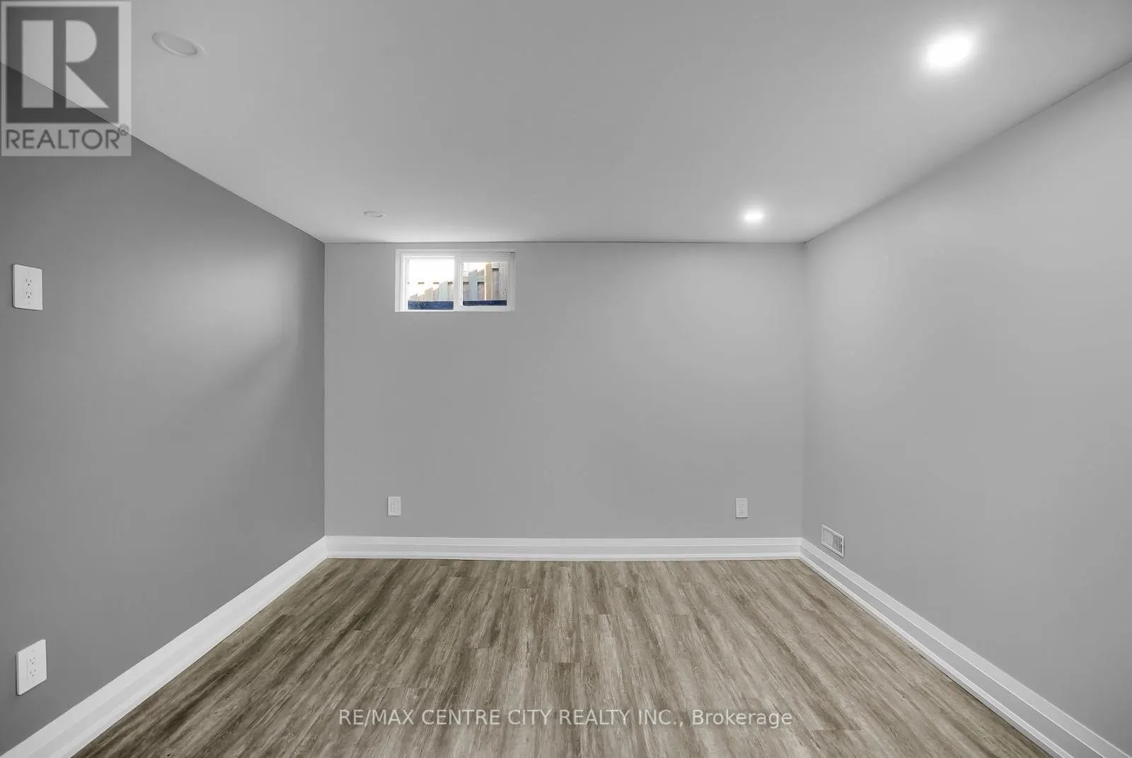 700 GLENGYLE CRESCENT