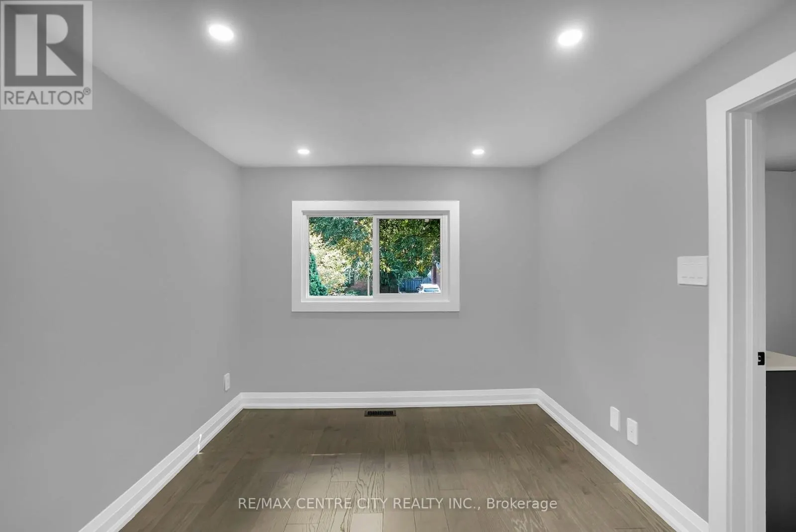 700 GLENGYLE CRESCENT