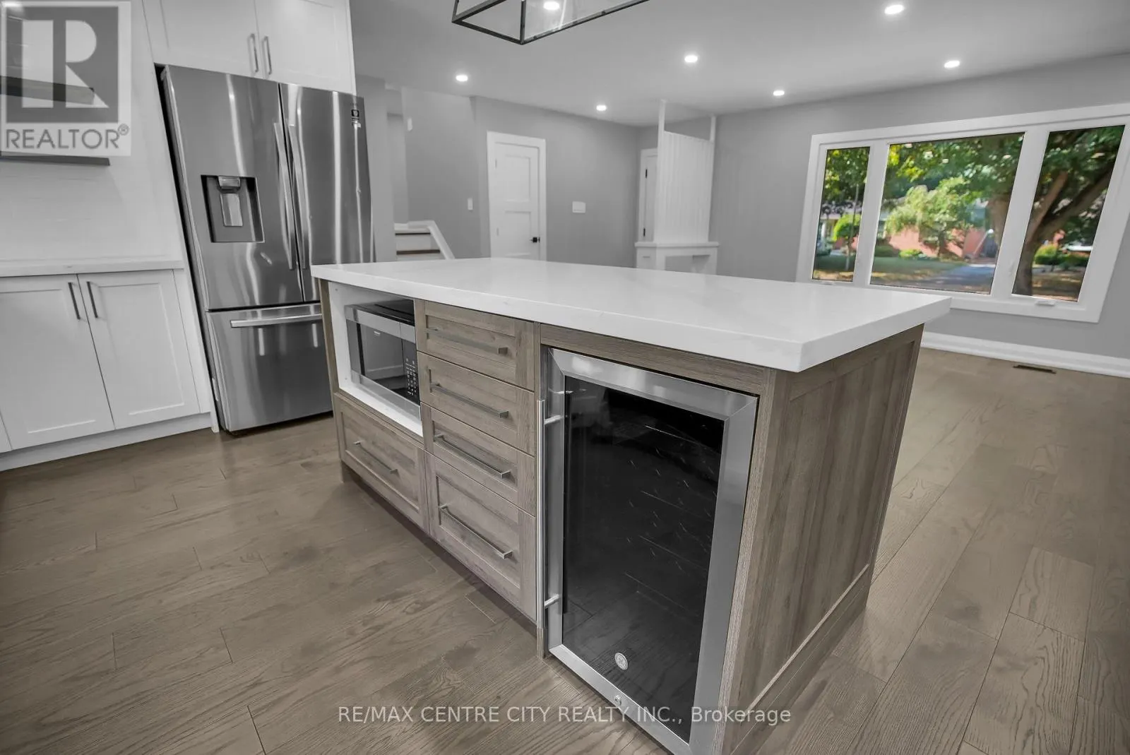 700 GLENGYLE CRESCENT