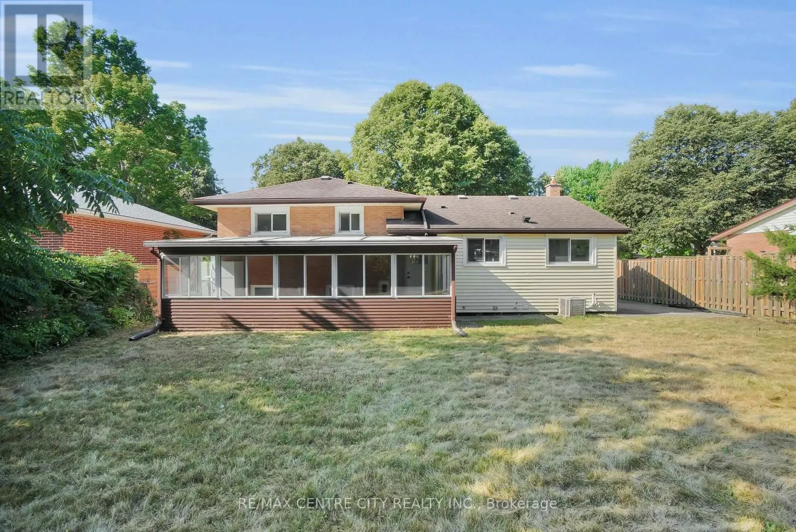 700 GLENGYLE CRESCENT