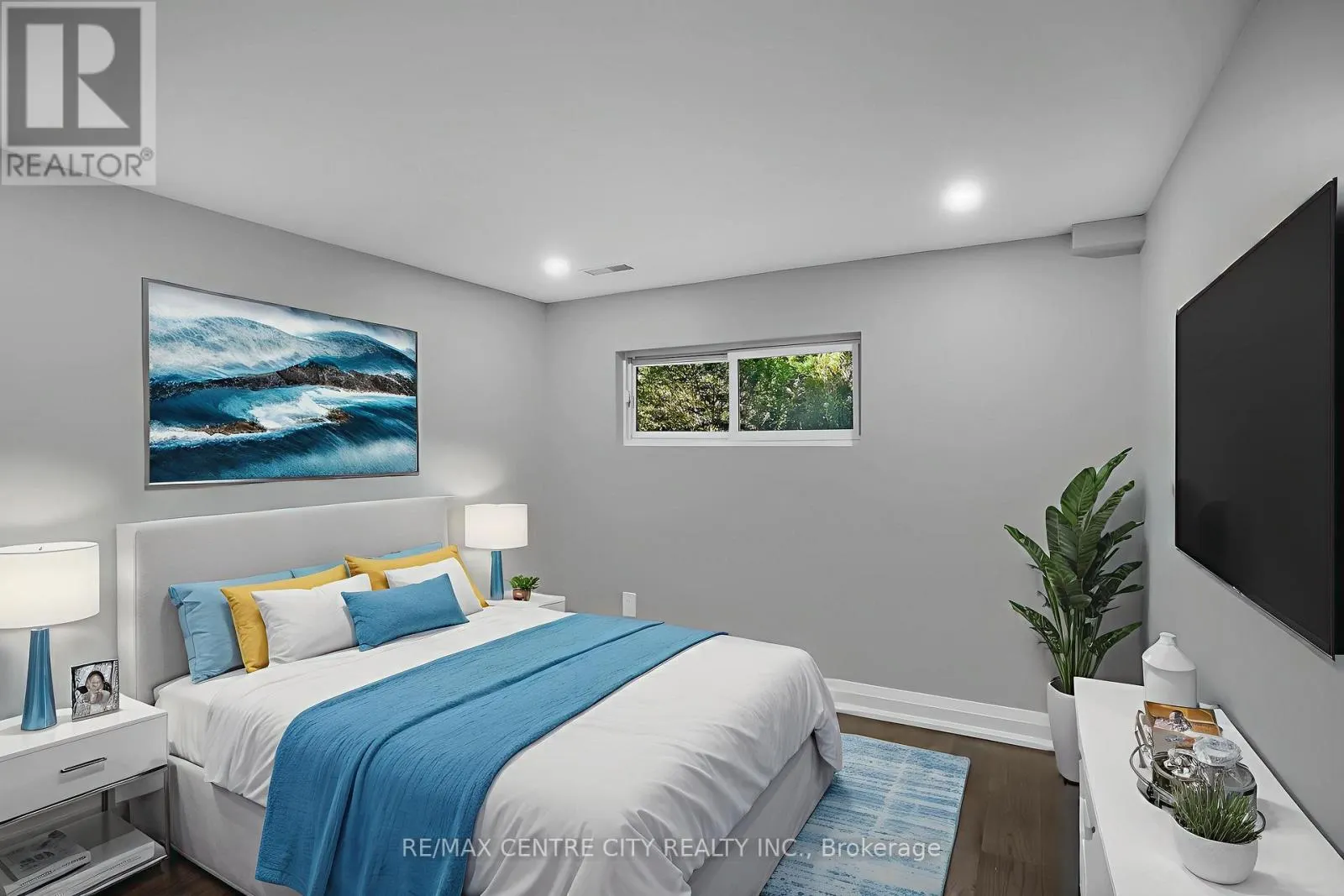 700 GLENGYLE CRESCENT