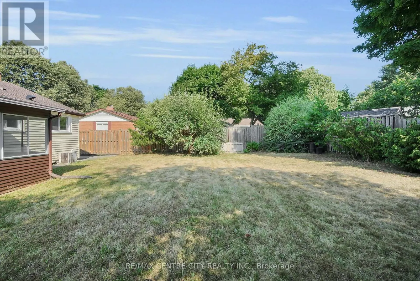 700 GLENGYLE CRESCENT