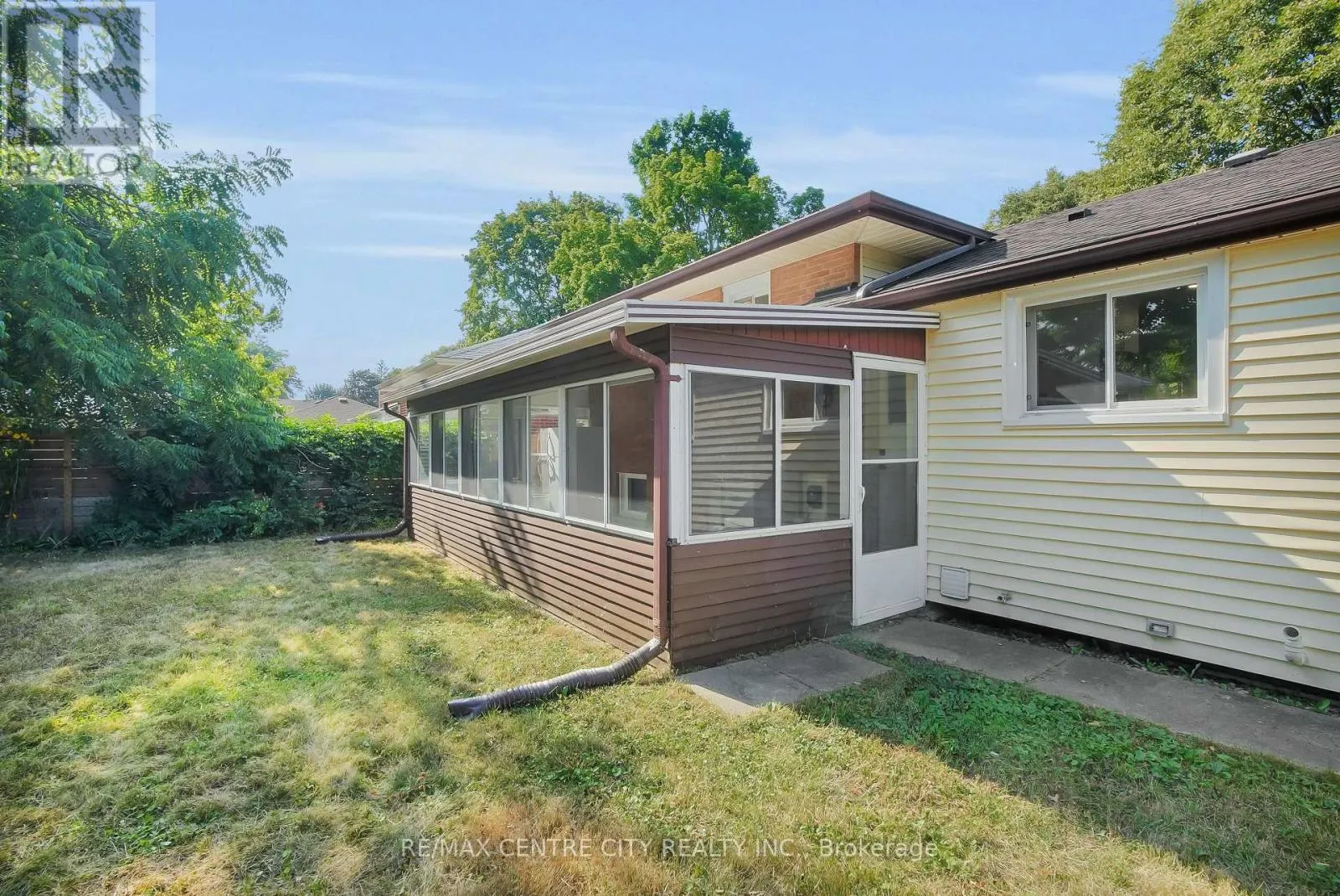 700 GLENGYLE CRESCENT