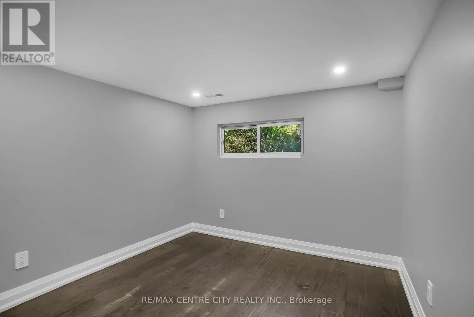 700 GLENGYLE CRESCENT