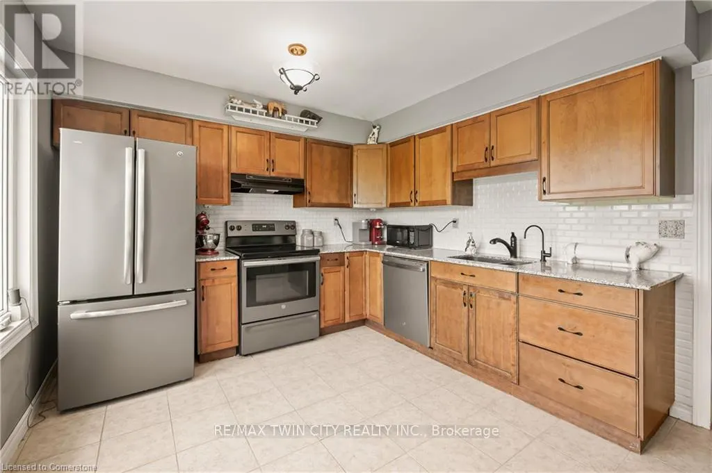 64 FAIRGREEN CLOSE
