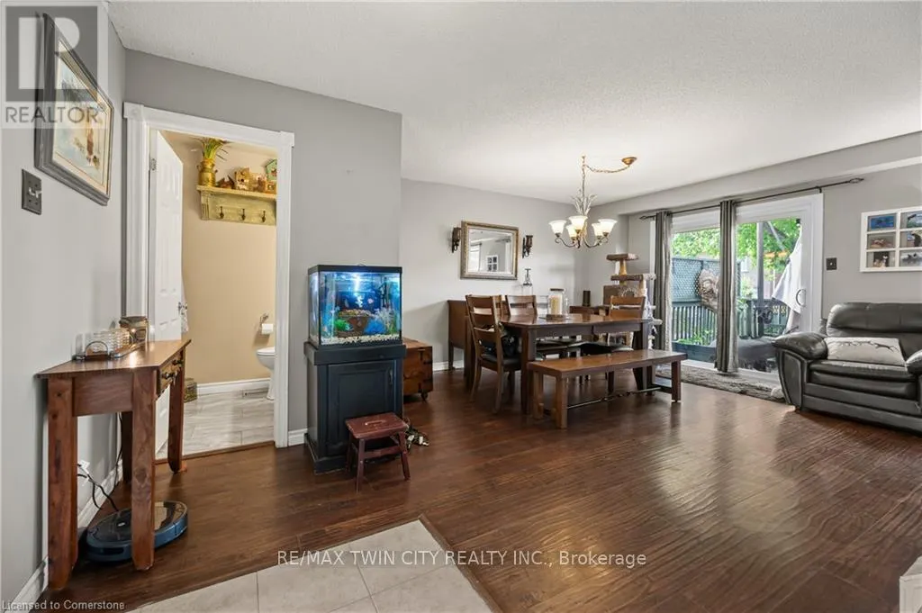 64 FAIRGREEN CLOSE