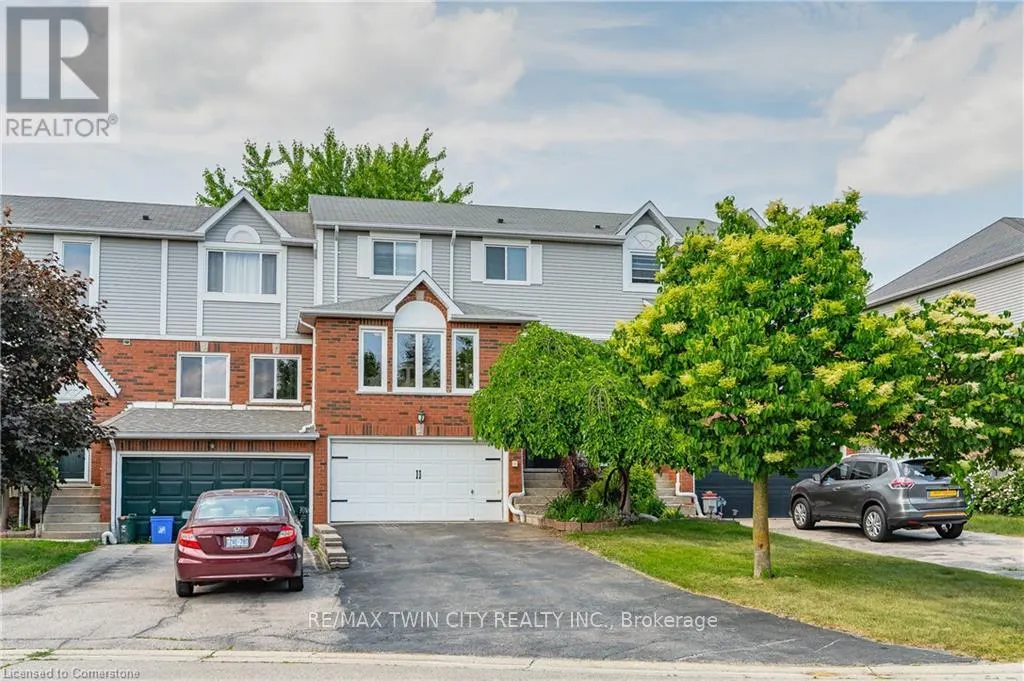 64 FAIRGREEN CLOSE