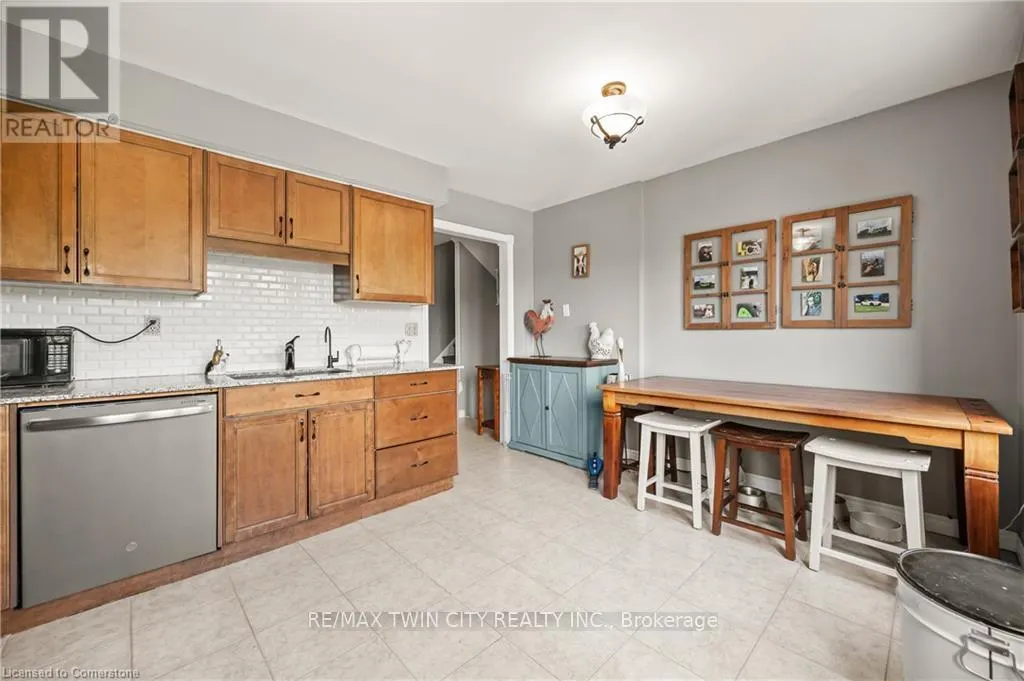 64 FAIRGREEN CLOSE