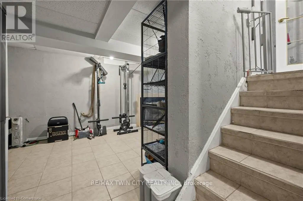 64 FAIRGREEN CLOSE