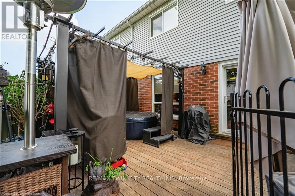 64 FAIRGREEN CLOSE