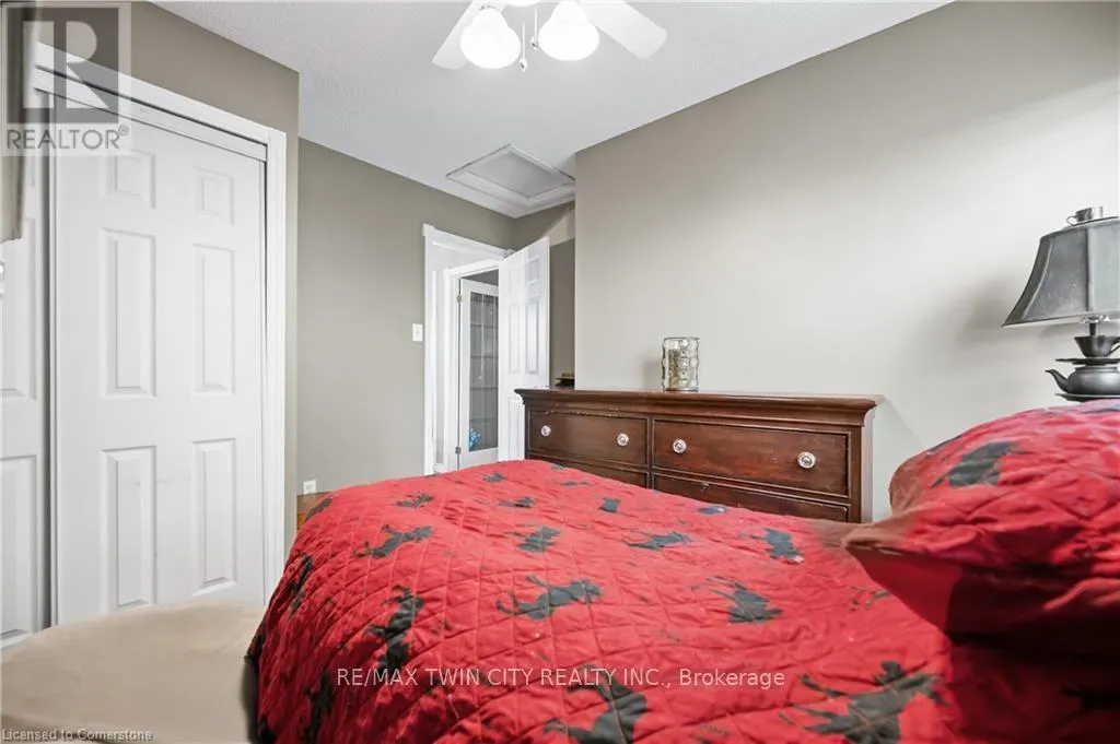 64 FAIRGREEN CLOSE