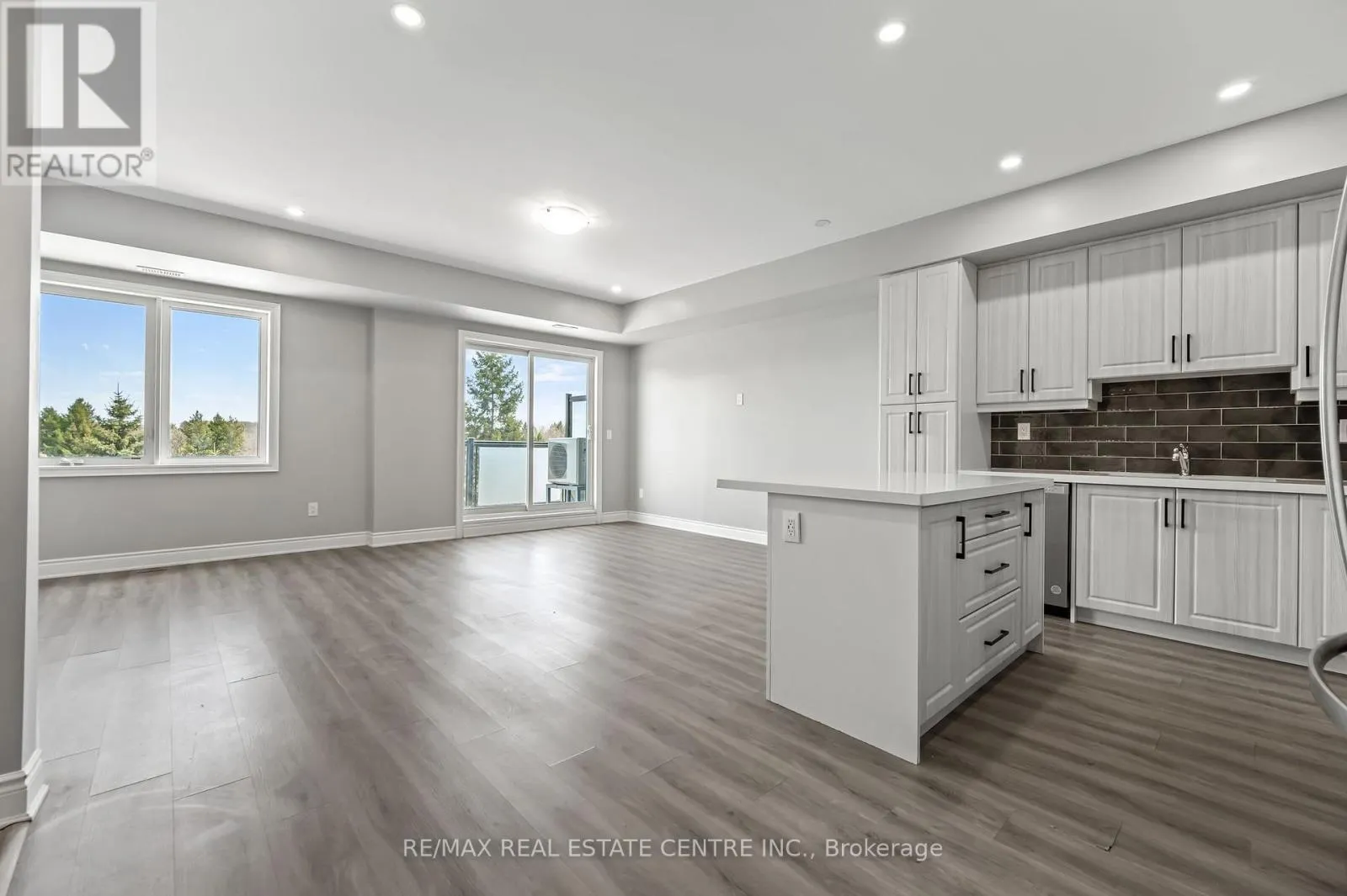 302 - 721 FRANKLIN BOULEVARD